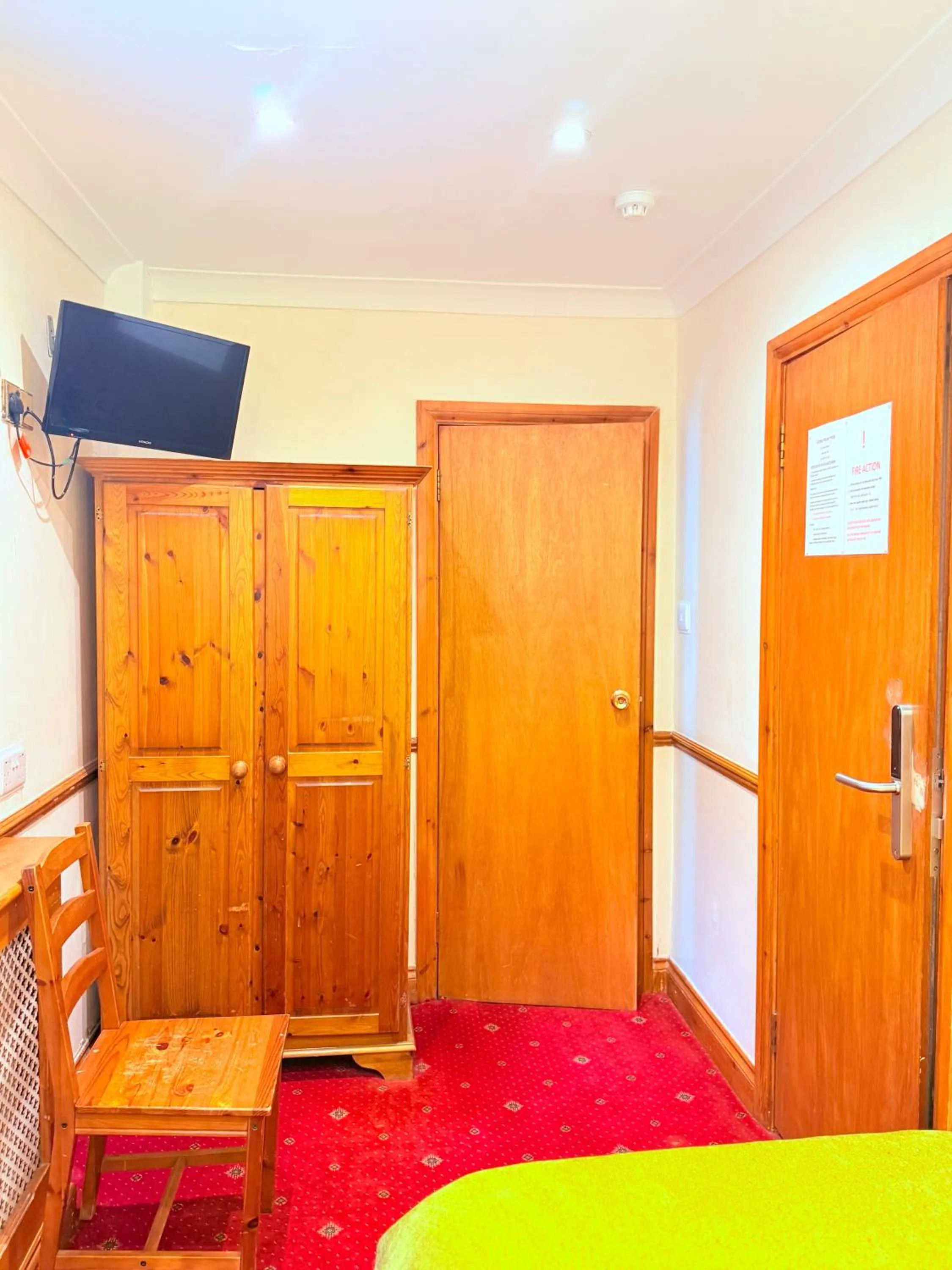 Bedroom, Bed in Europa House Hotel, London Paddington