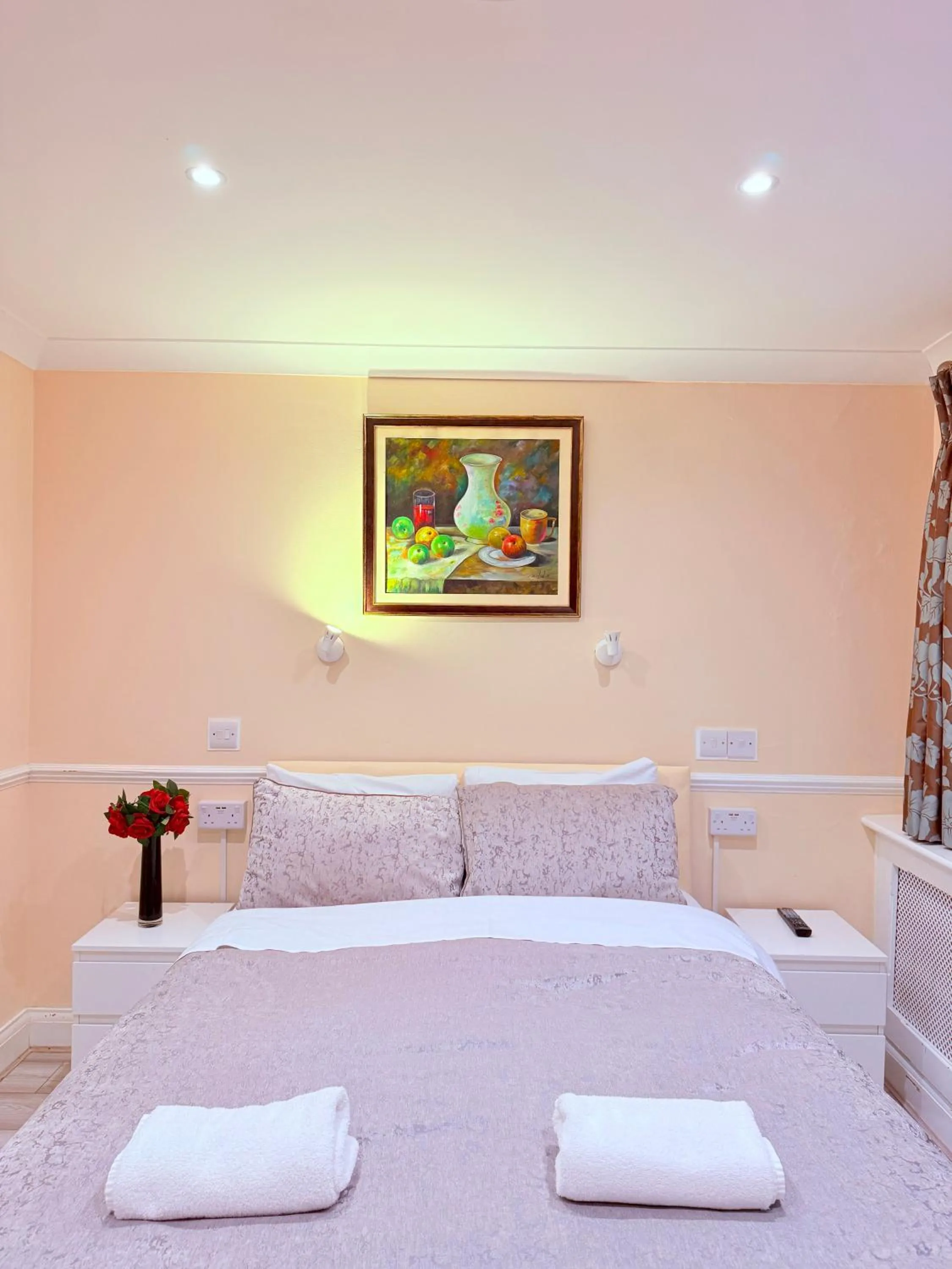 Bedroom, Bed in Europa House Hotel, London Paddington