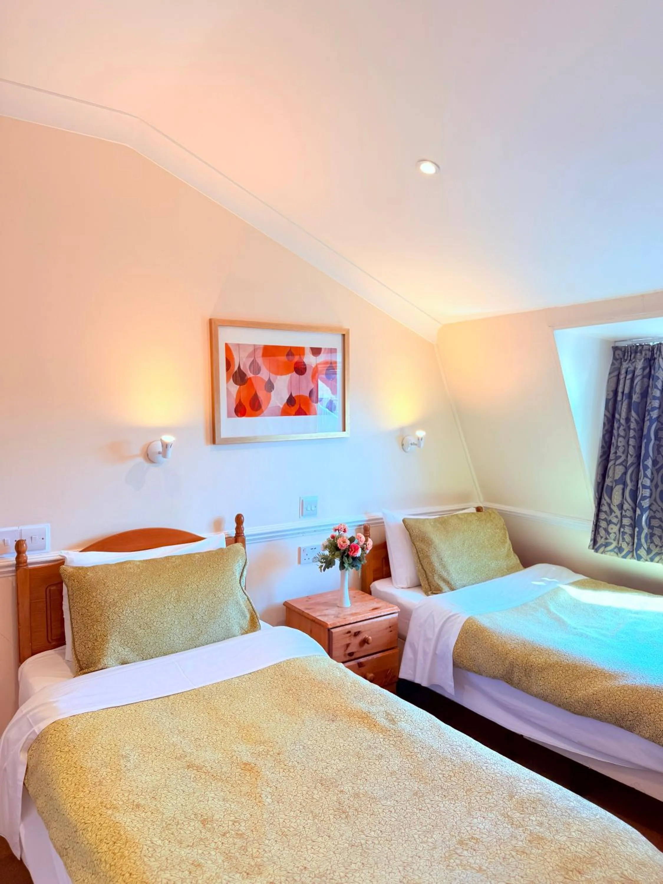 Bedroom, Bed in Europa House Hotel, London Paddington