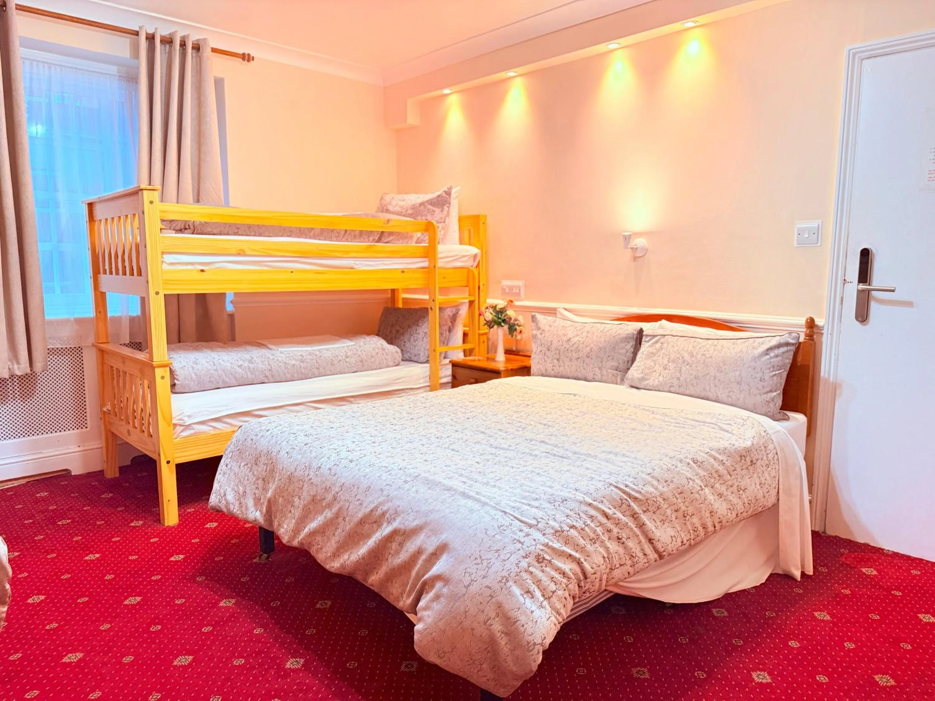 Bedroom, Bed in Europa House Hotel, London Paddington