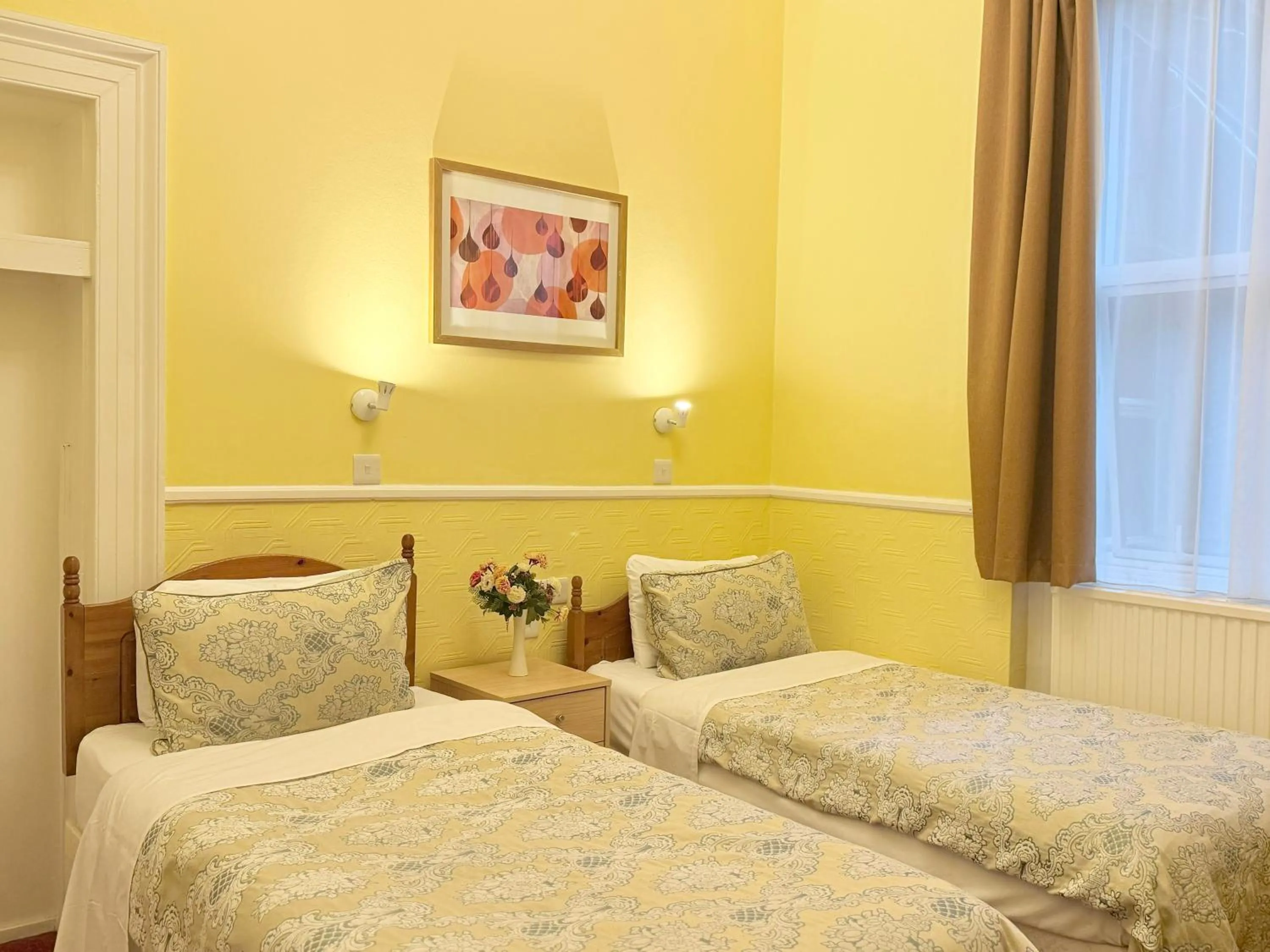 Bedroom, Bed in Europa House Hotel, London Paddington