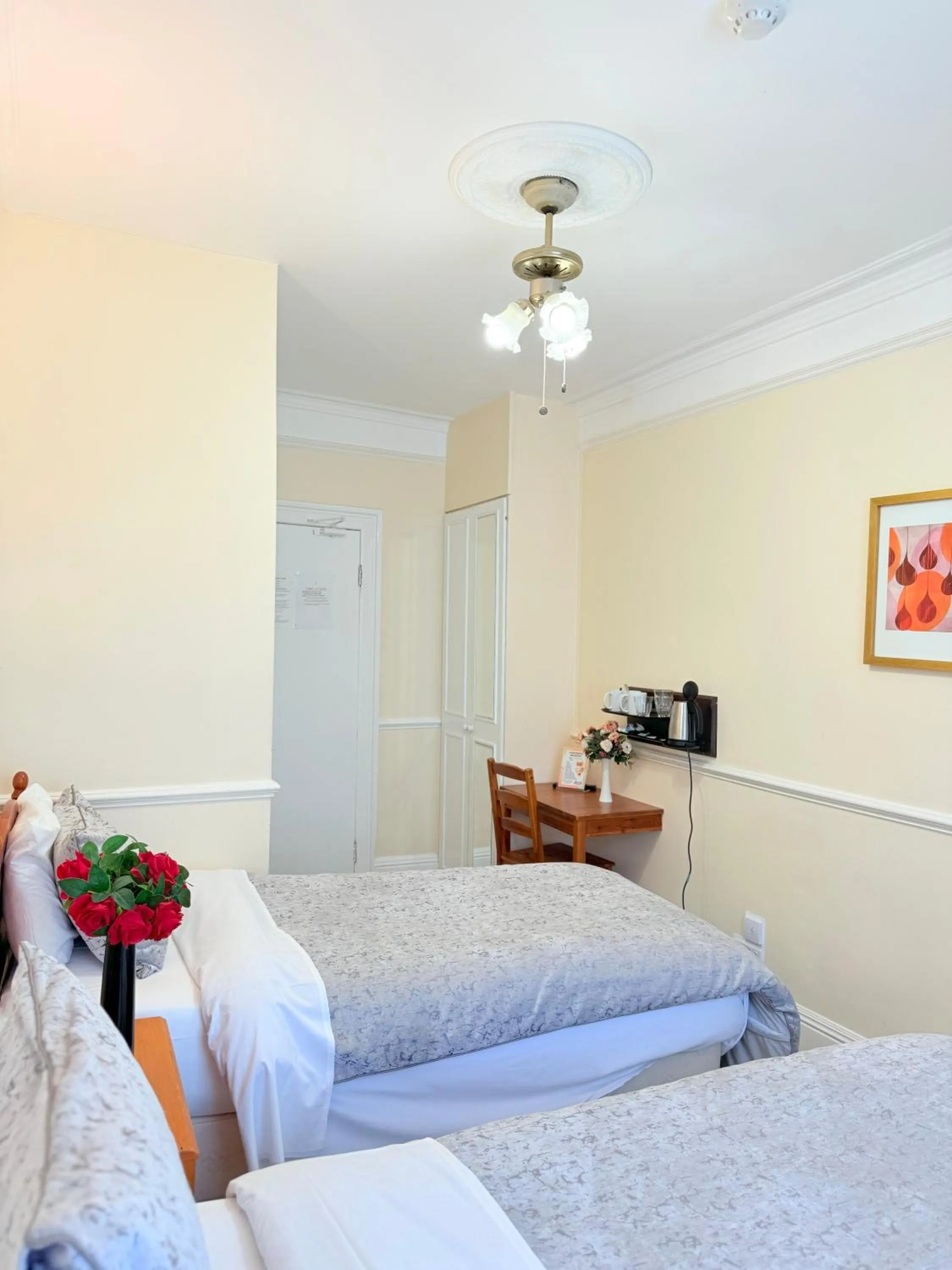 Bedroom, Bed in Europa House Hotel, London Paddington