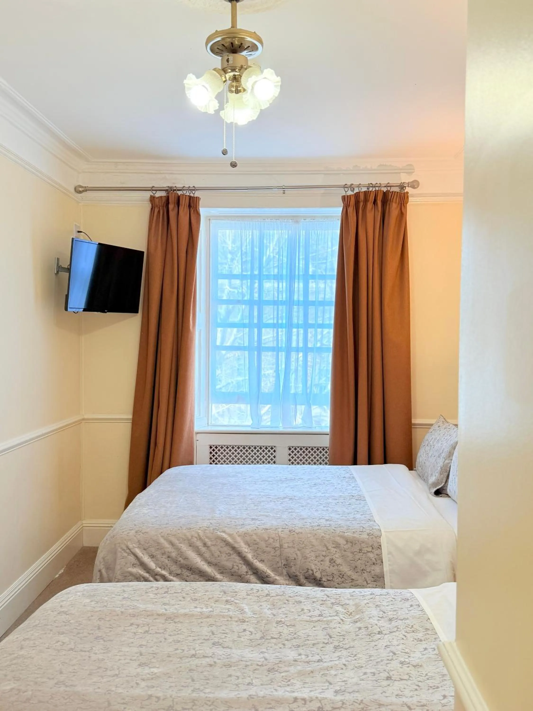 Bedroom, Bed in Europa House Hotel, London Paddington