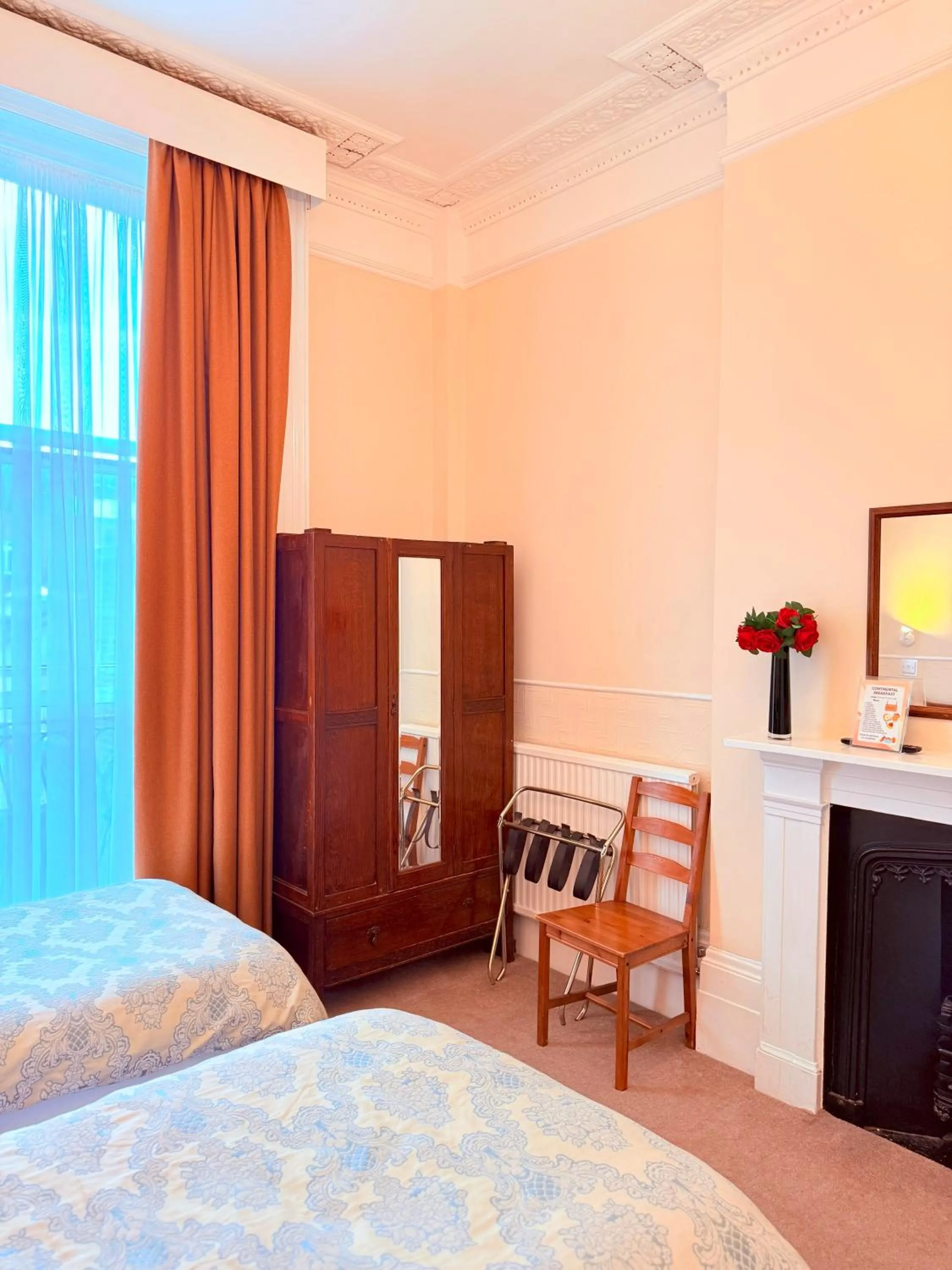 Bedroom, Bed in Europa House Hotel, London Paddington