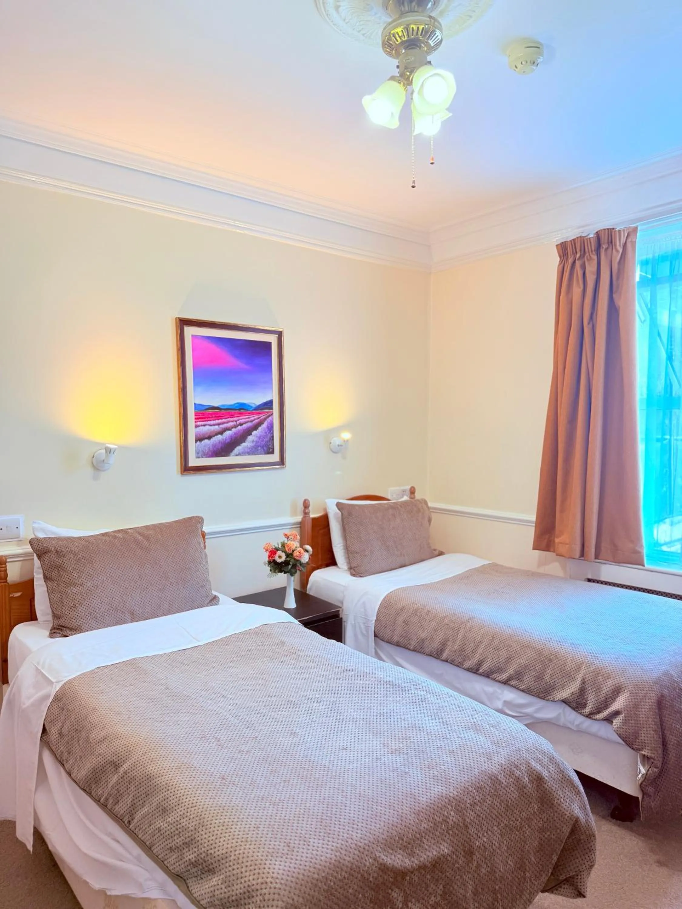 Bedroom, Bed in Europa House Hotel, London Paddington