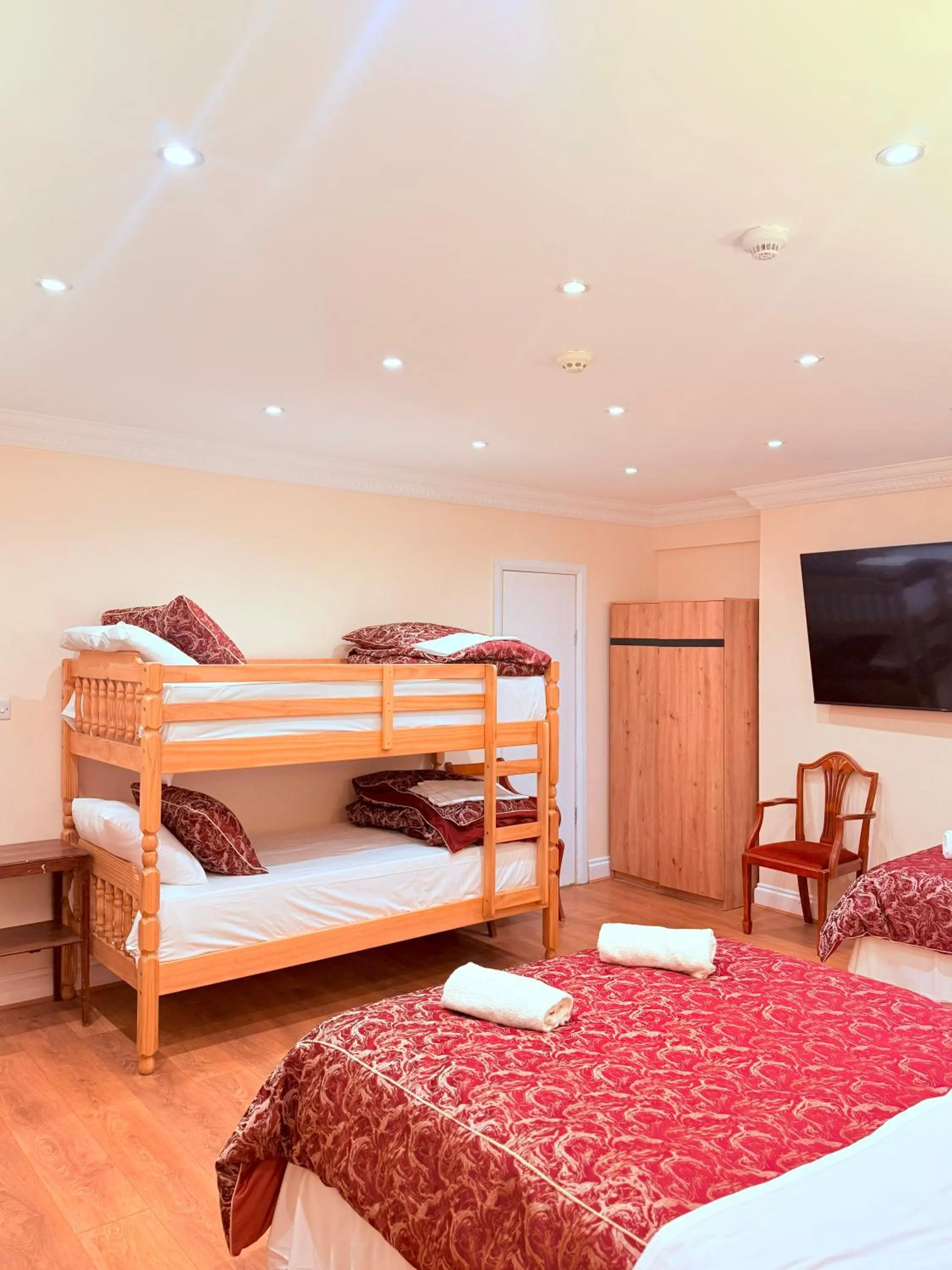 Bed in Europa House Hotel, London Paddington