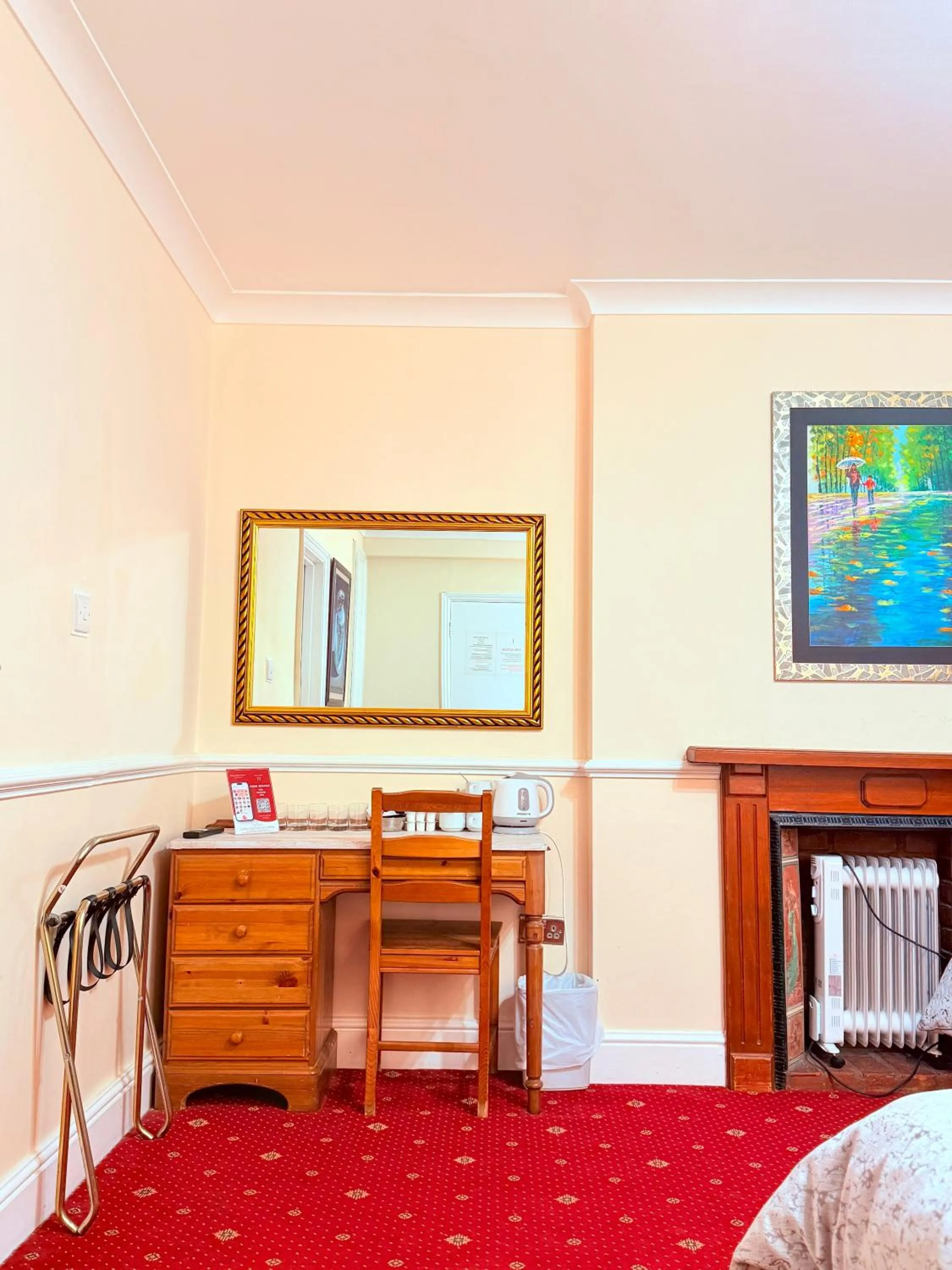 Bedroom, Bed in Europa House Hotel, London Paddington