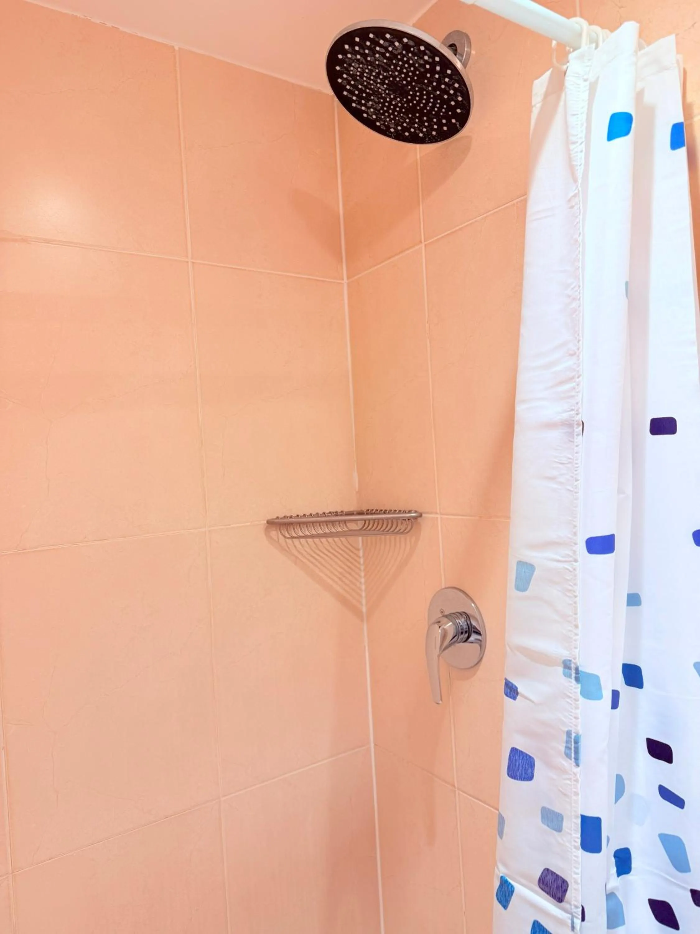 Bathroom in Europa House Hotel, London Paddington