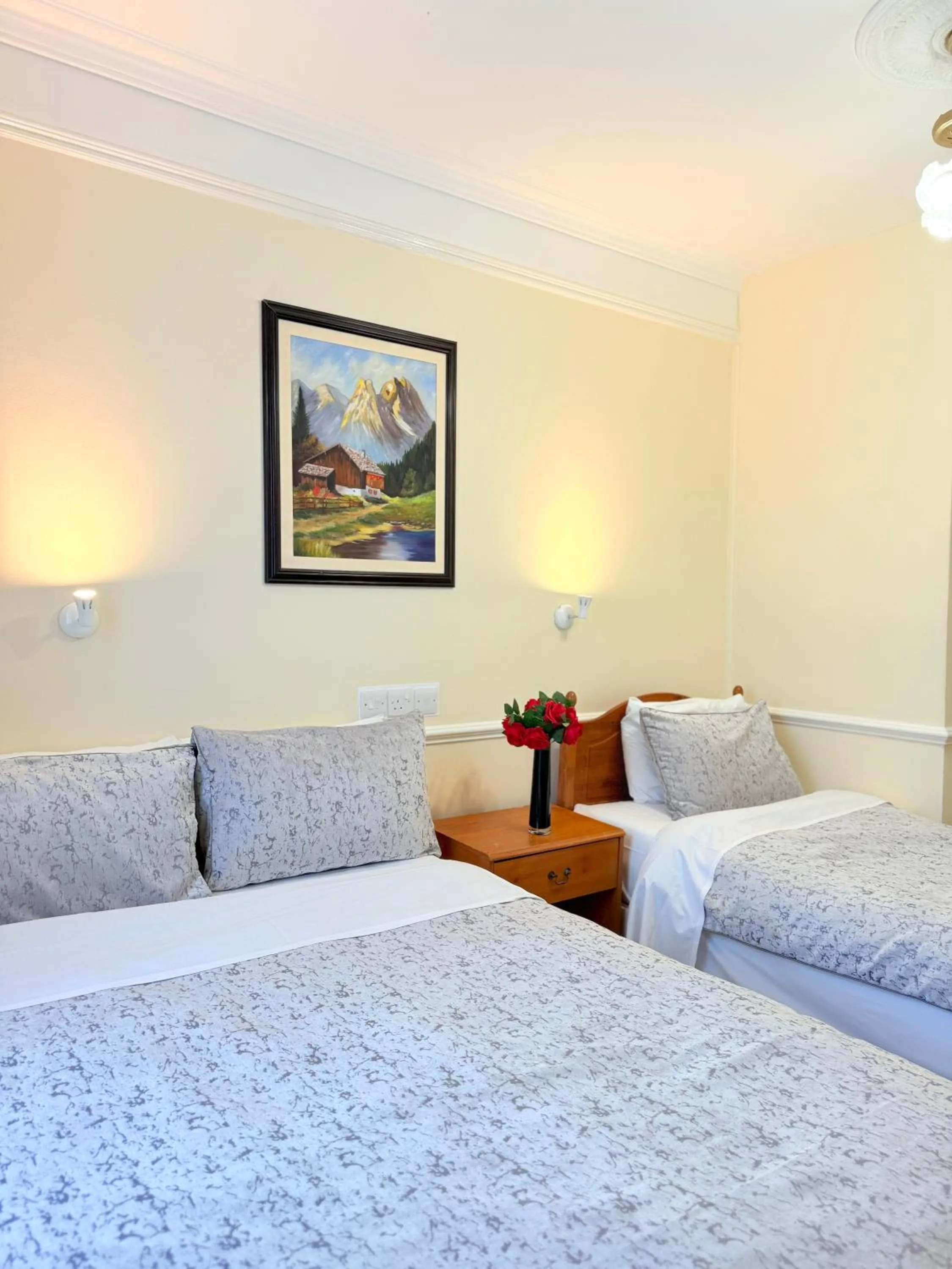 Bedroom, Bed in Europa House Hotel, London Paddington