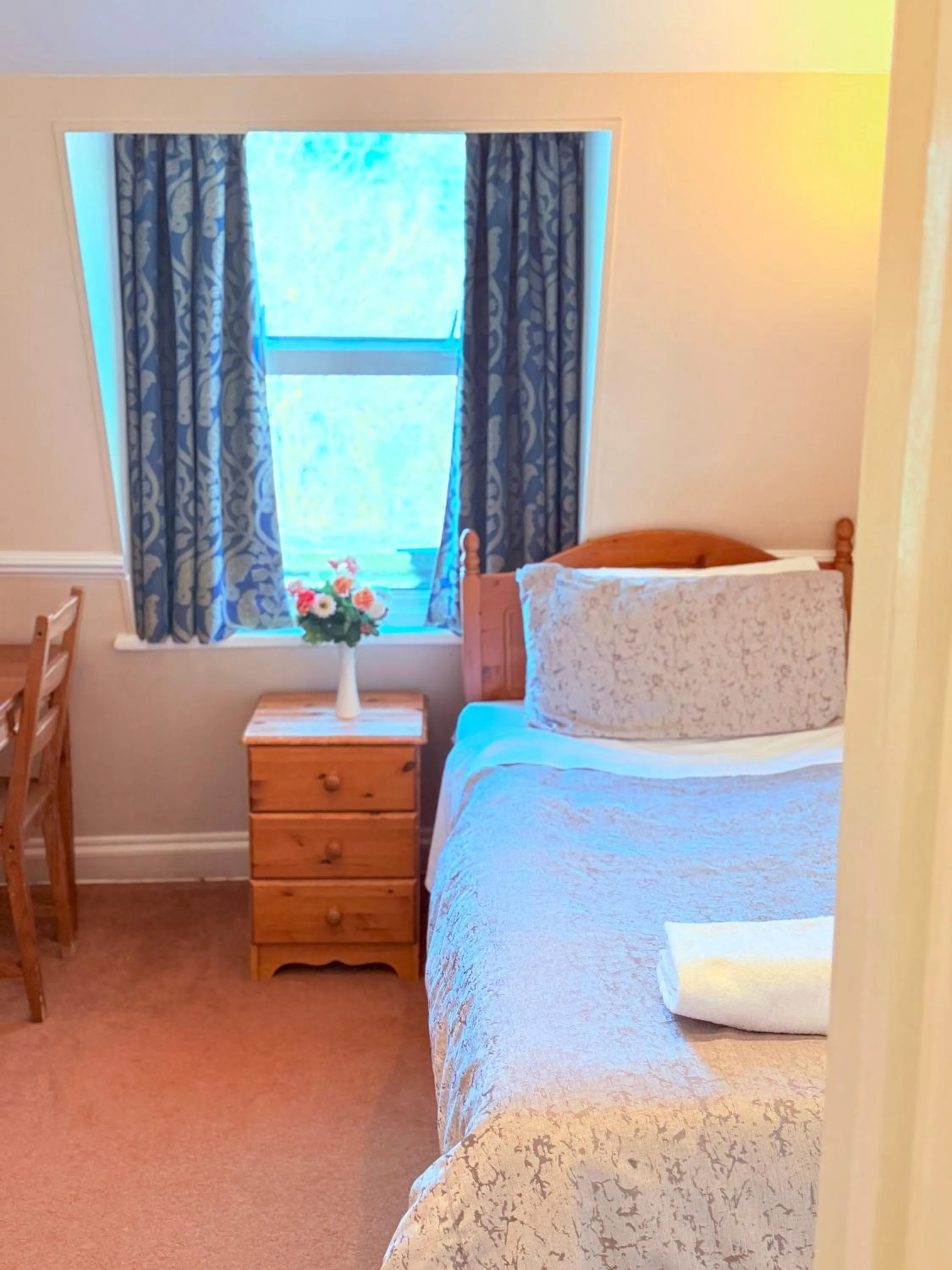 Bedroom, Bed in Europa House Hotel, London Paddington