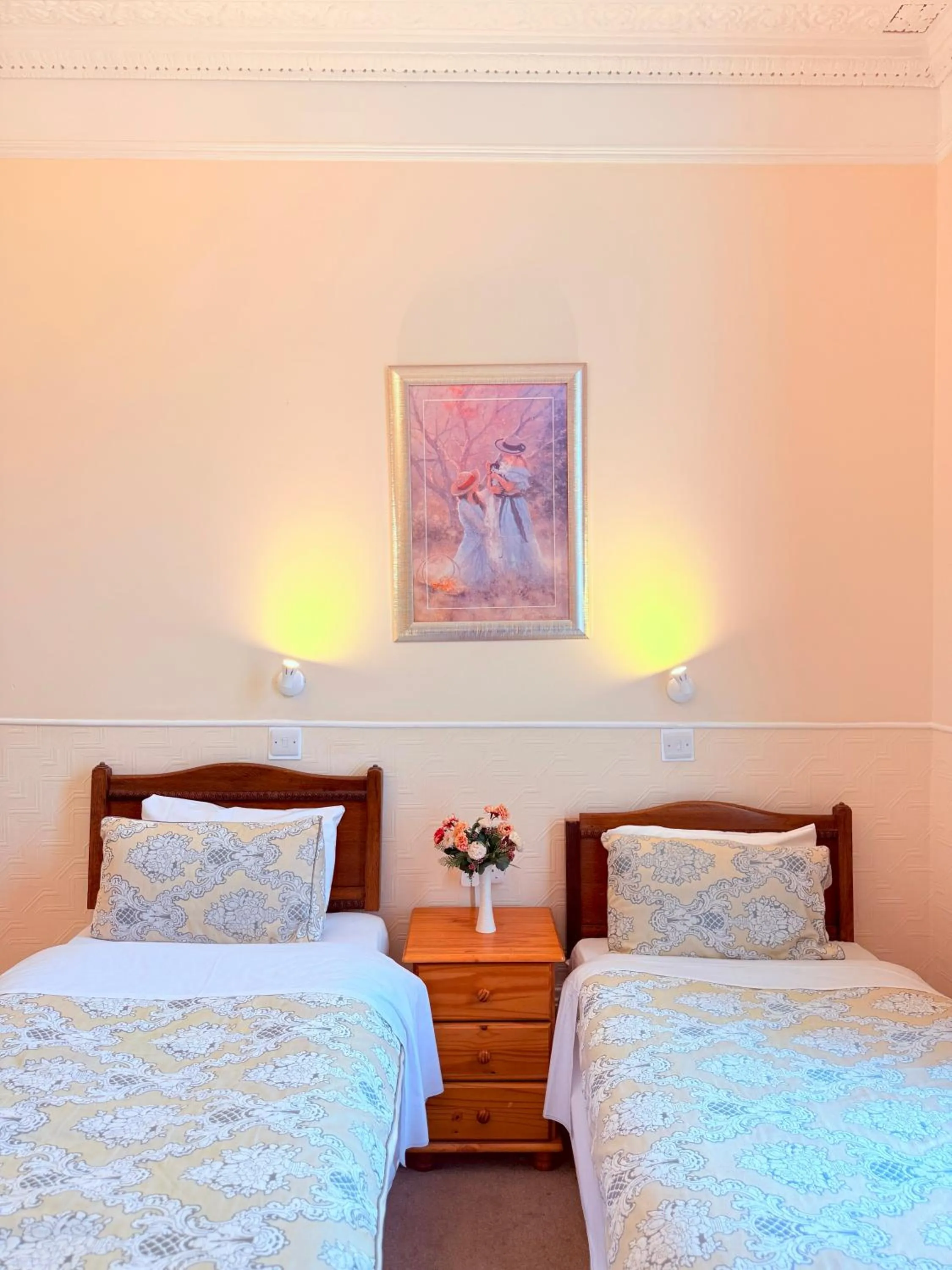 Bedroom, Bed in Europa House Hotel, London Paddington