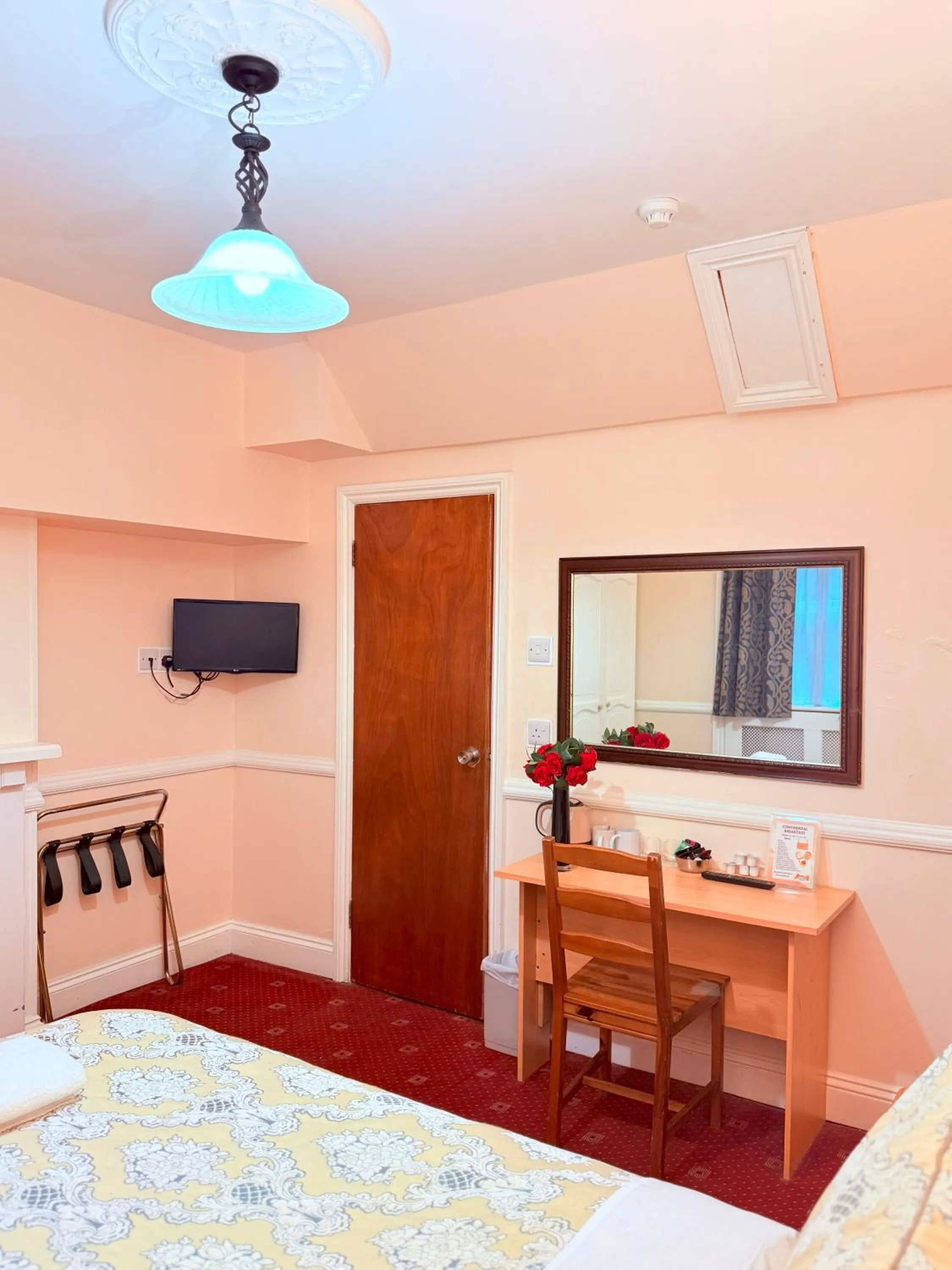 Bedroom, Bed in Europa House Hotel, London Paddington