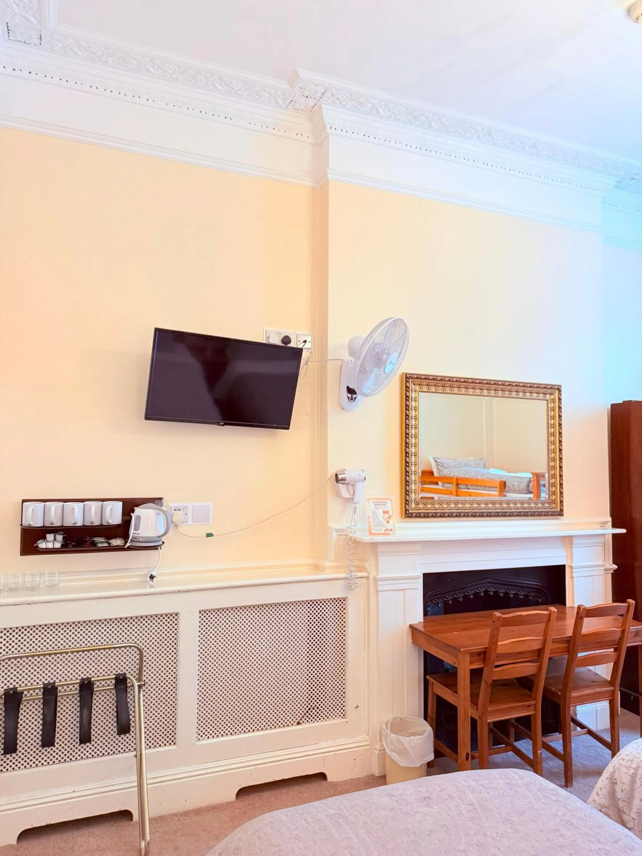 Bedroom, Bed in Europa House Hotel, London Paddington