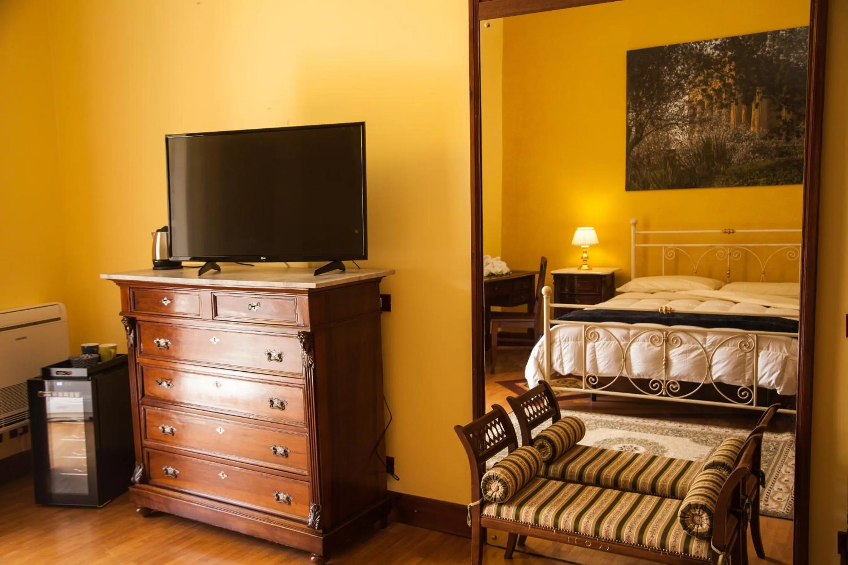 Photo of the whole room in Palazzo Melluso LUXURY SUITE