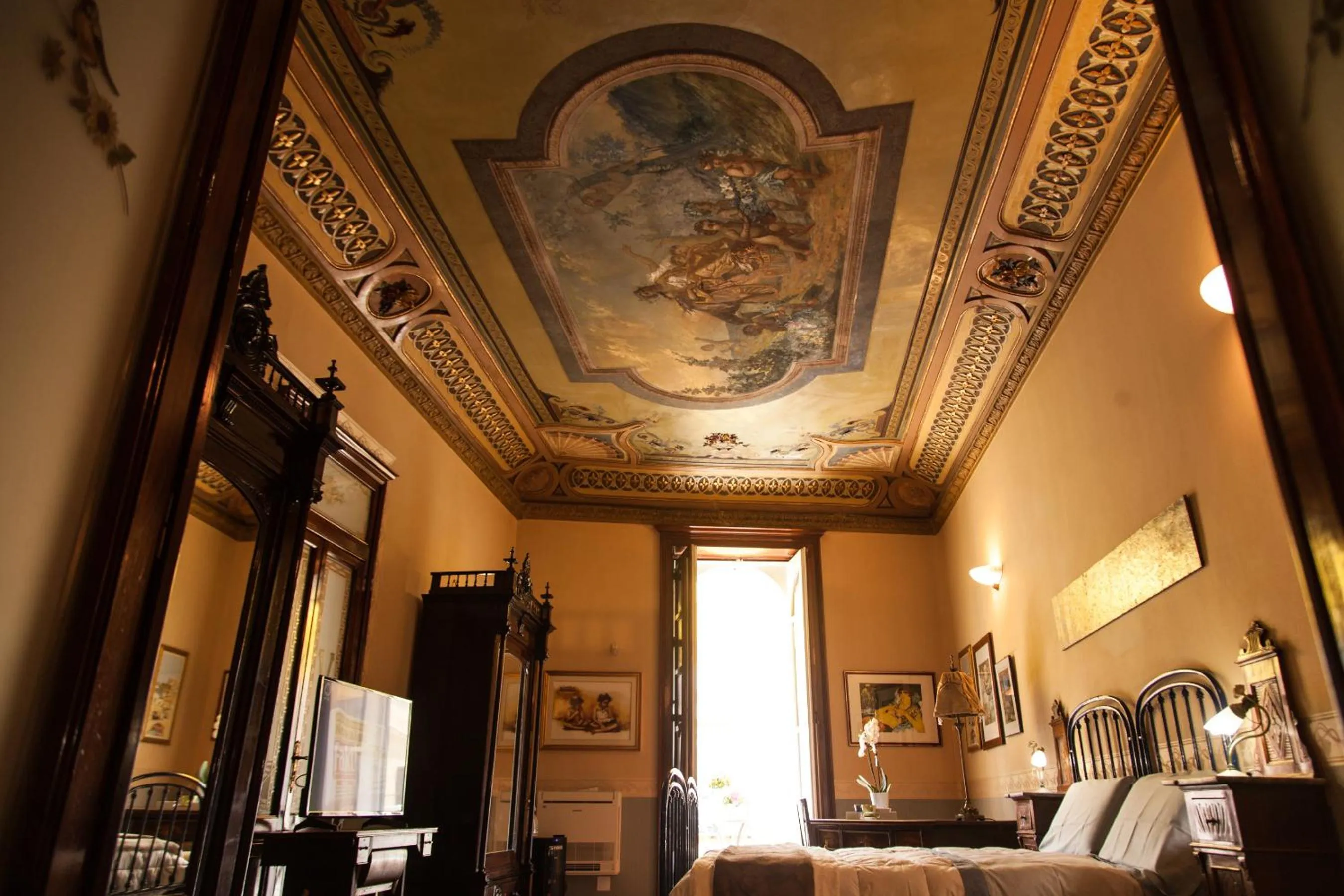 Photo of the whole room in Palazzo Melluso LUXURY SUITE