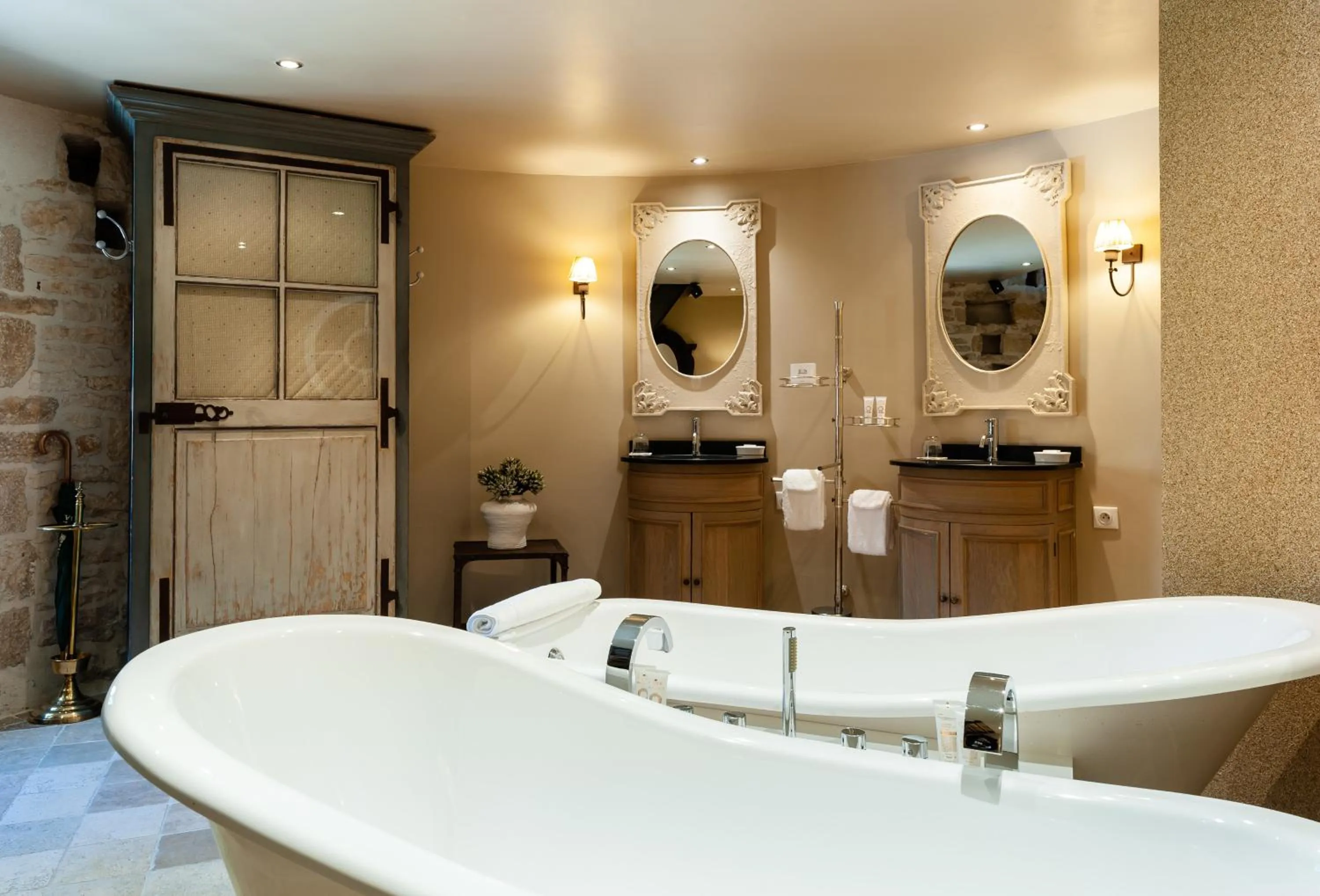 Bathroom in Château de Courban and Spa Nuxe