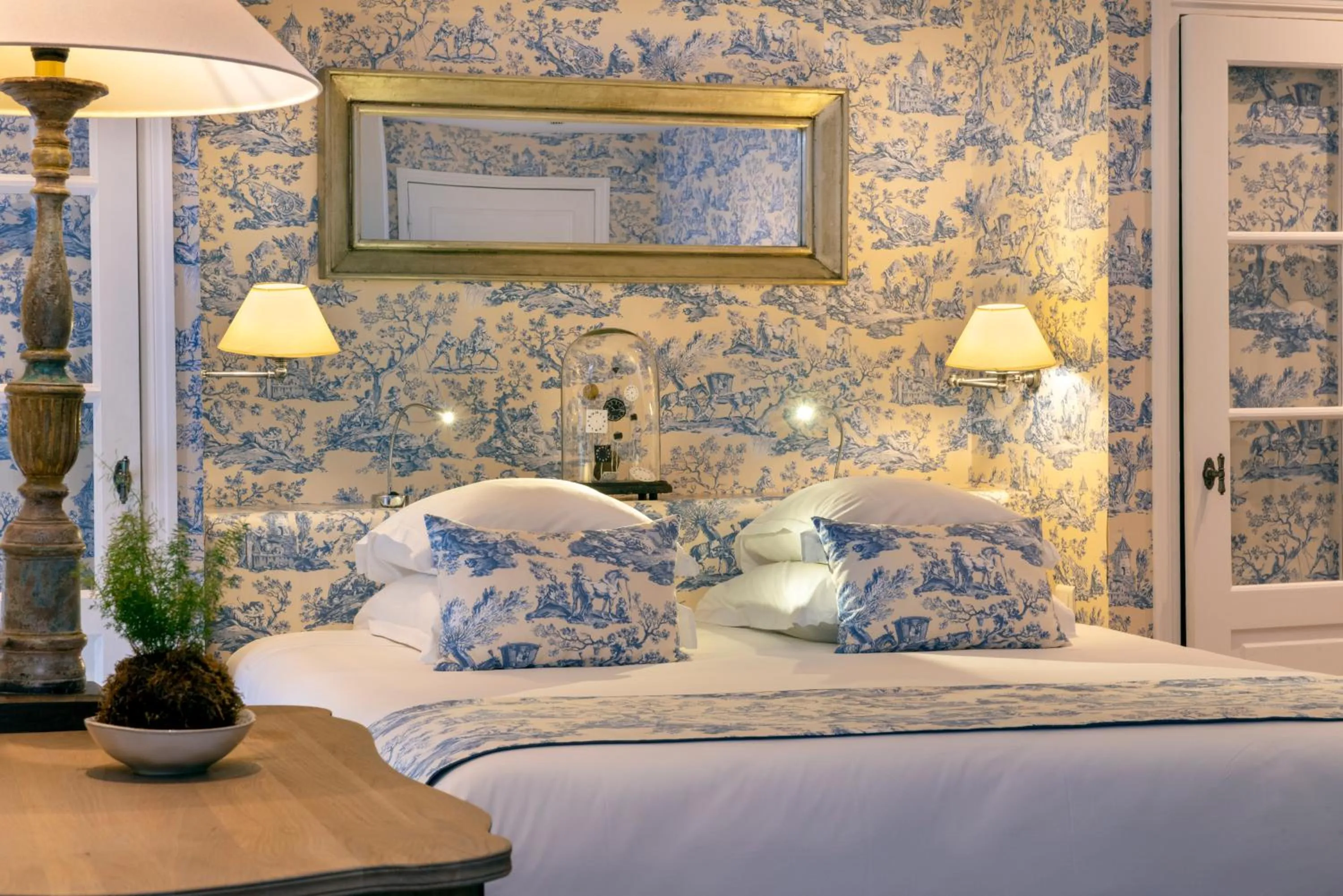 Bed in Château de Courban and Spa Nuxe