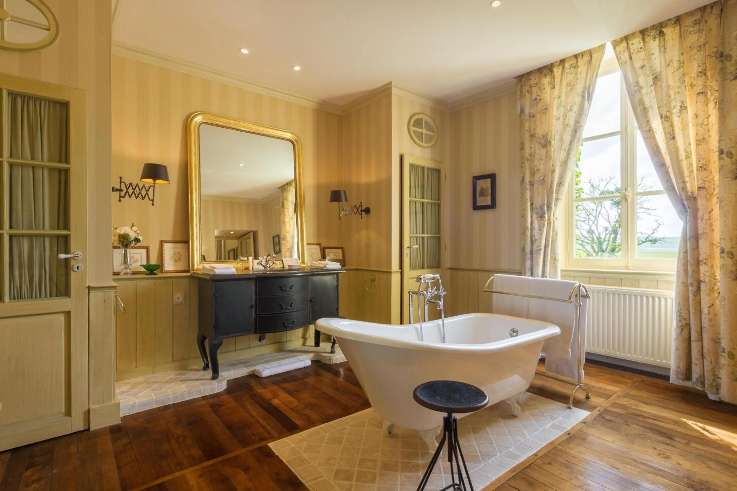 Bathroom in Château de Courban and Spa Nuxe