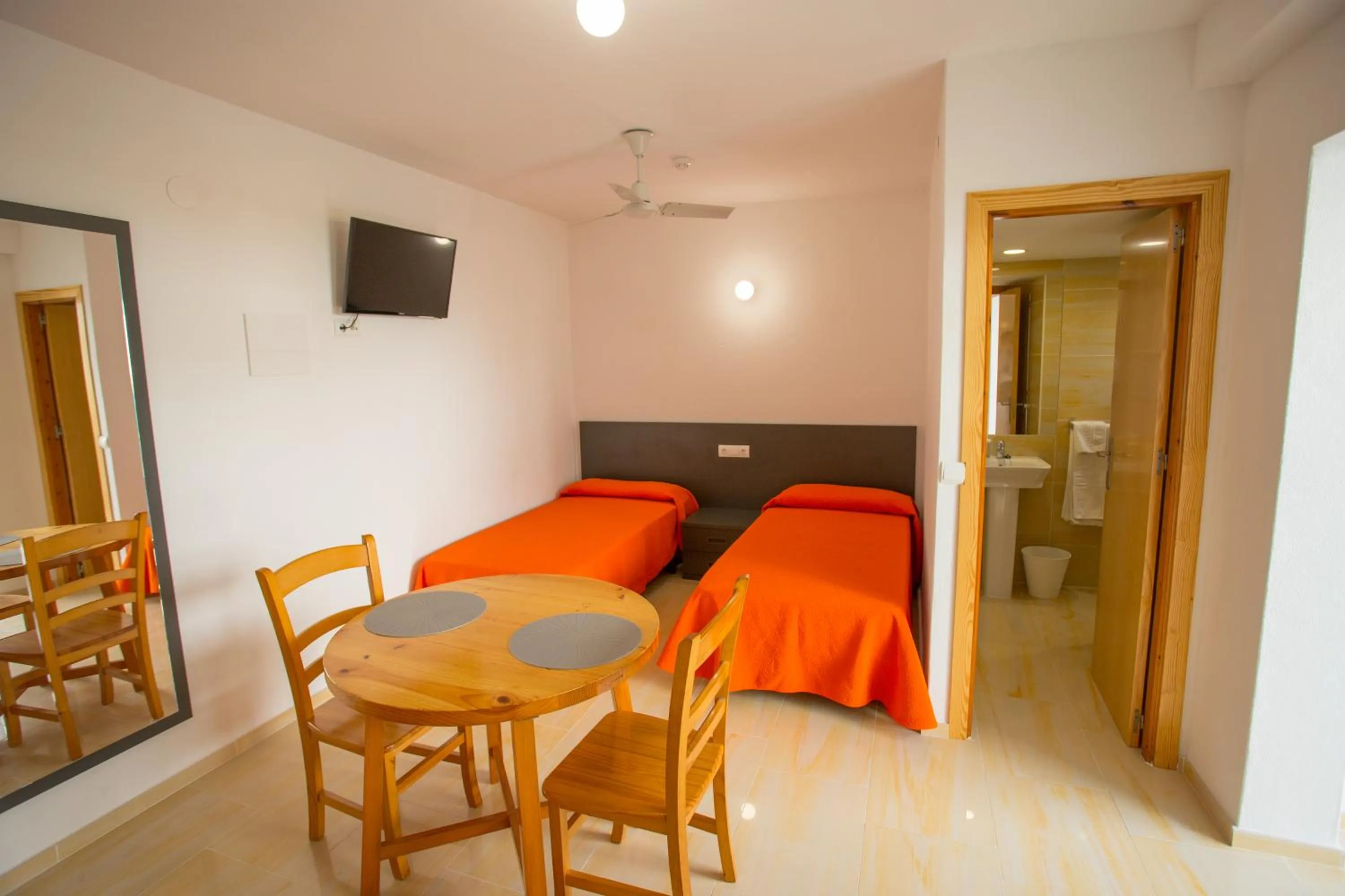 TV and multimedia, Bed in Apartamentos Zodiac