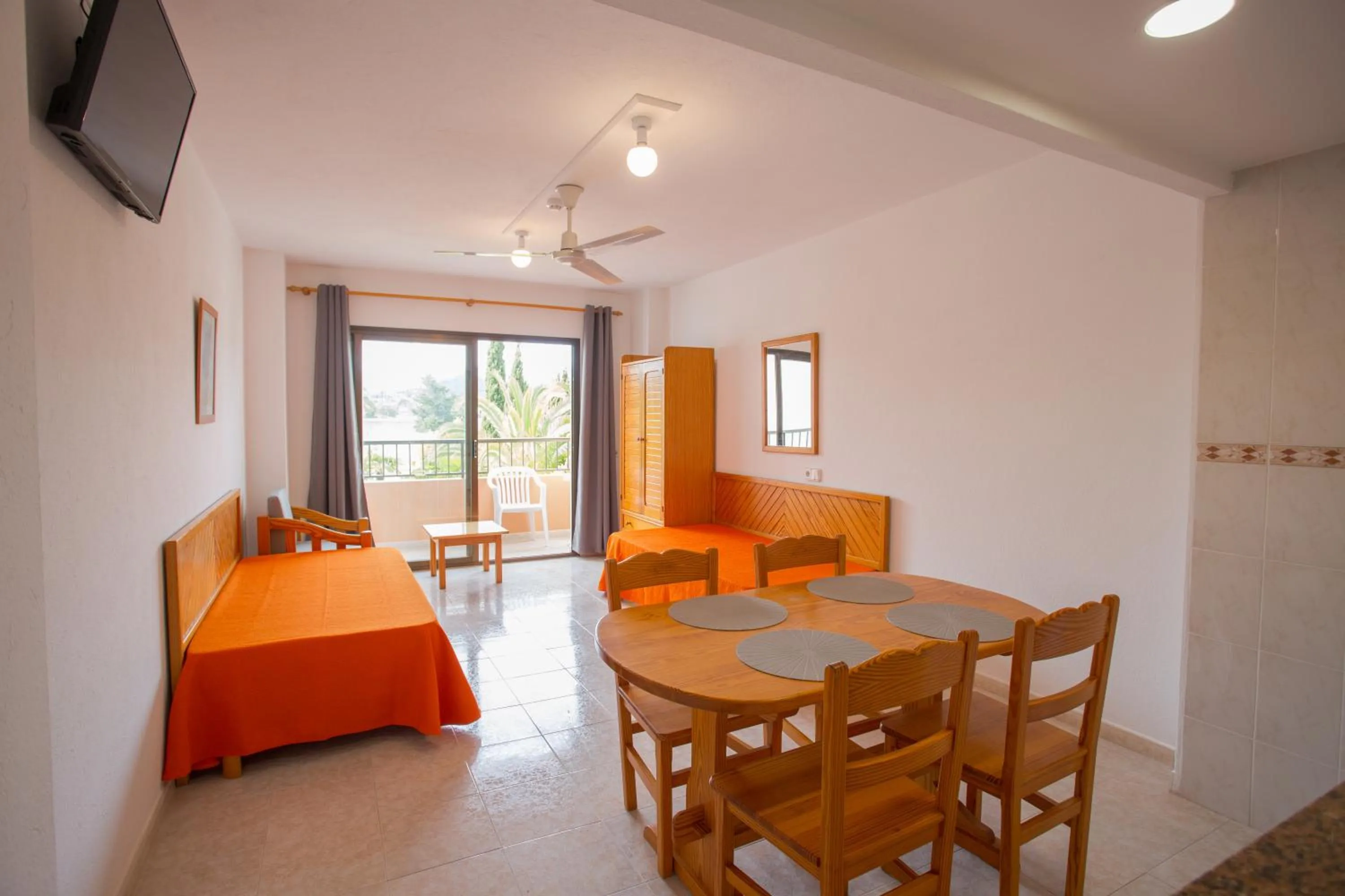 Photo of the whole room, Bed in Apartamentos Zodiac