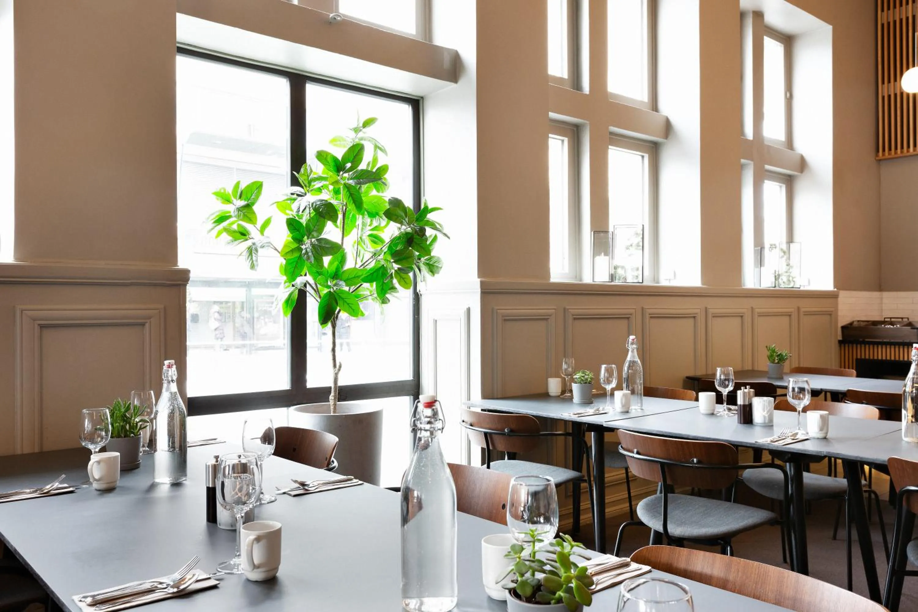 Restaurant/places to eat in Quality Hotel Augustin