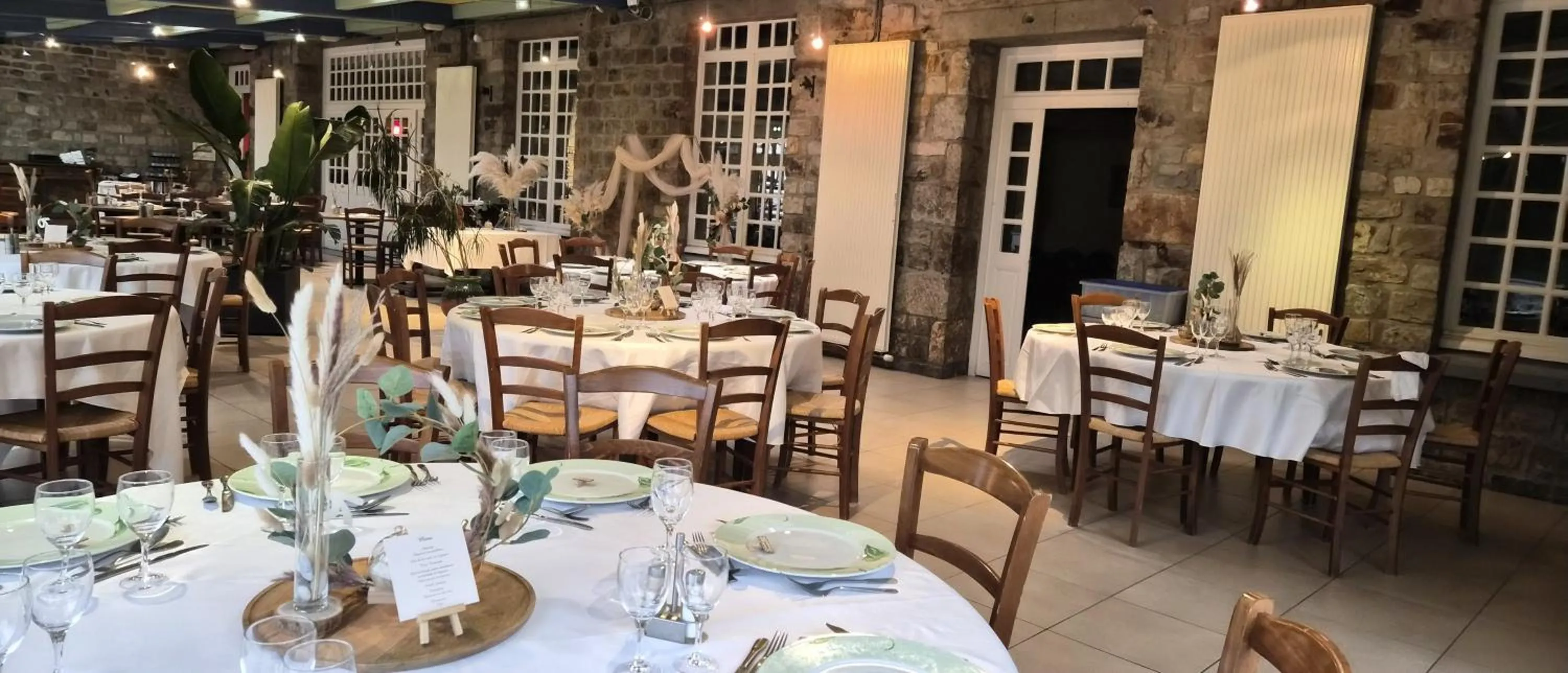 Banquet/Function facilities in Logis Hôtel De France- Restaurant GRILL