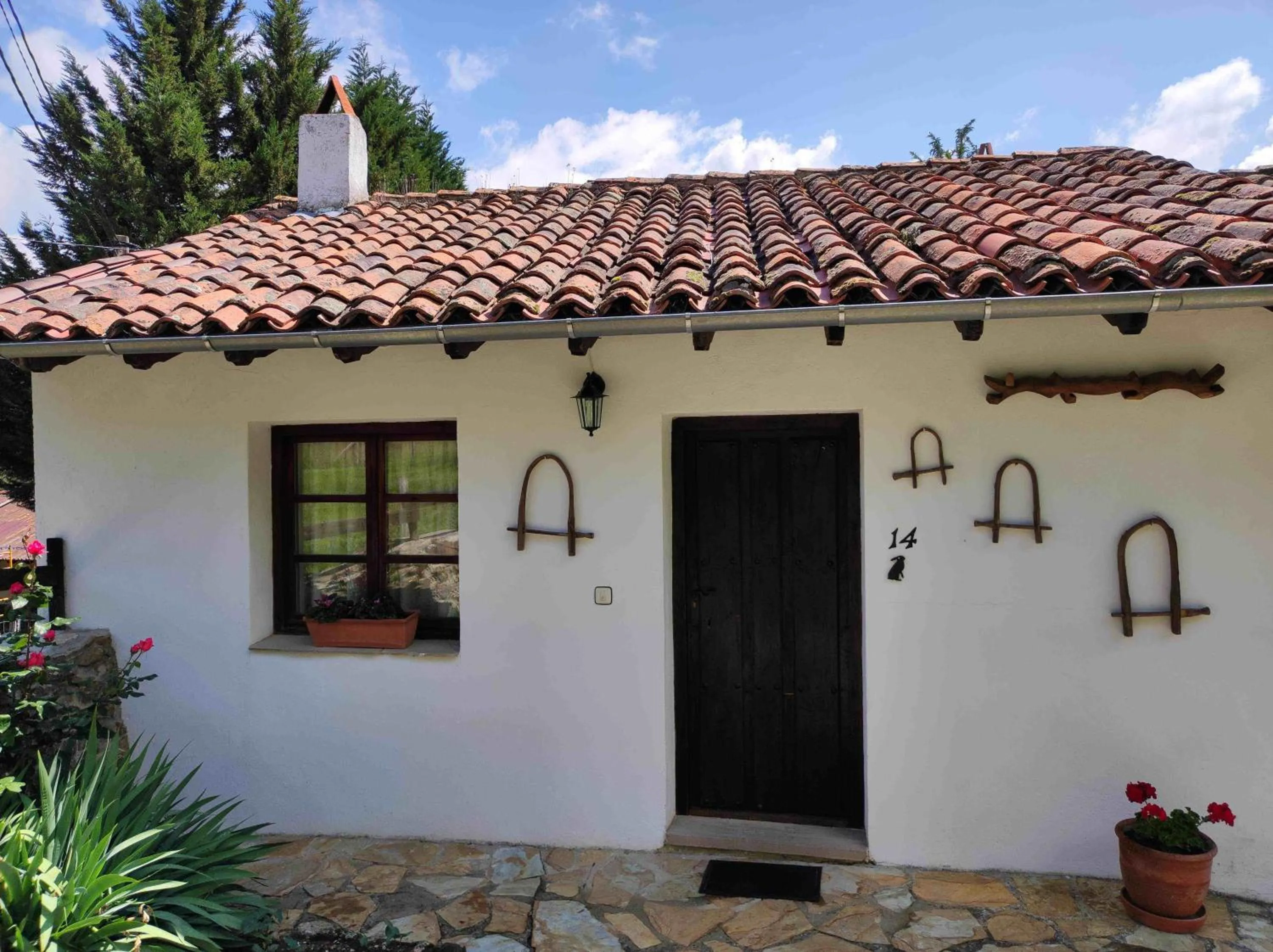 Facade/entrance in Viviendas Rurales El Covaju