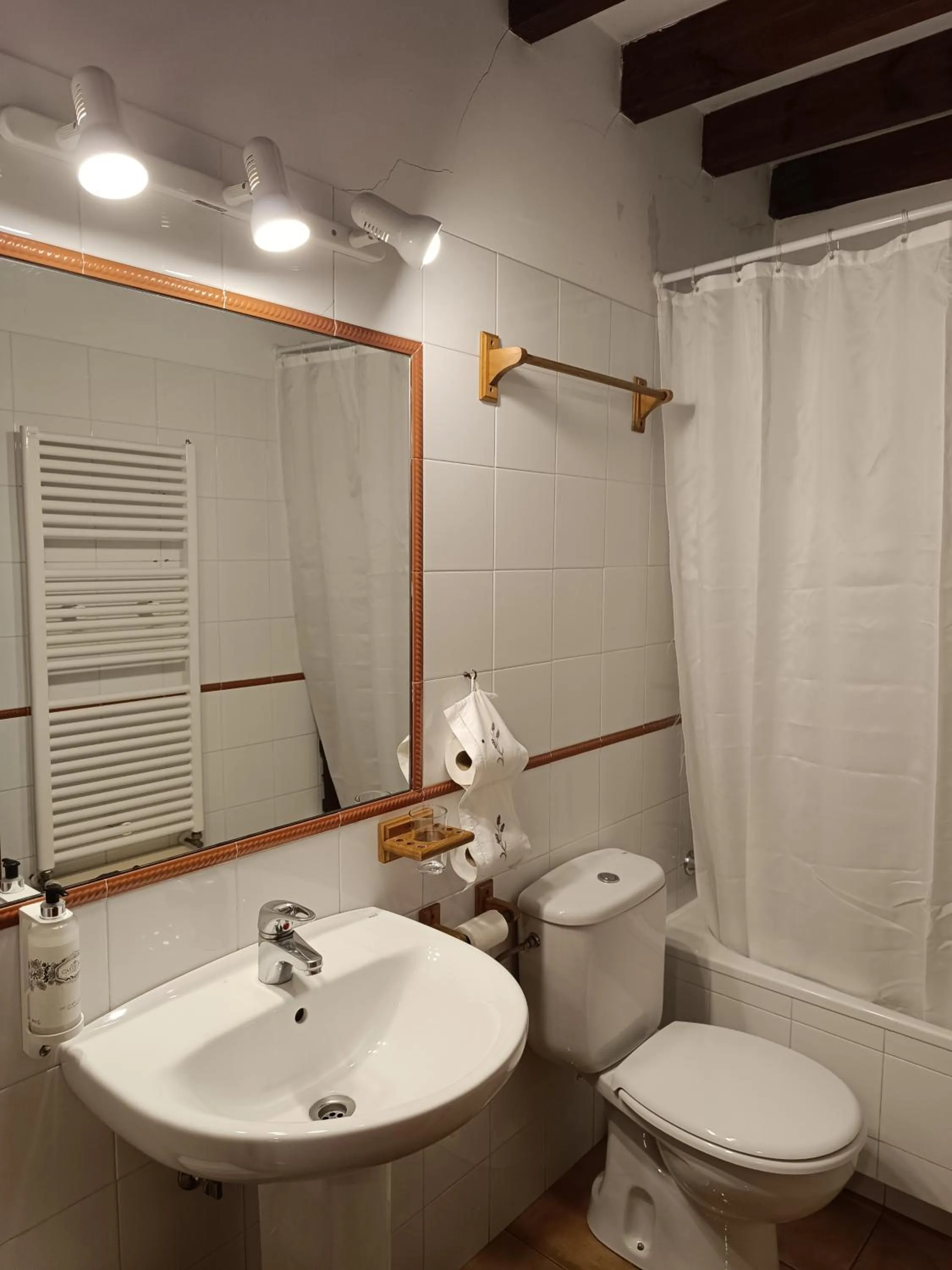 Bathroom in Viviendas Rurales El Covaju