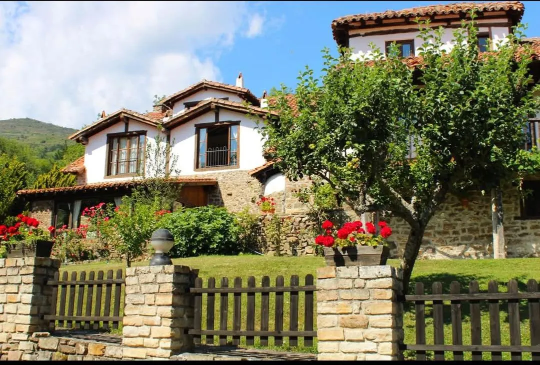 Property building in Viviendas Rurales El Covaju