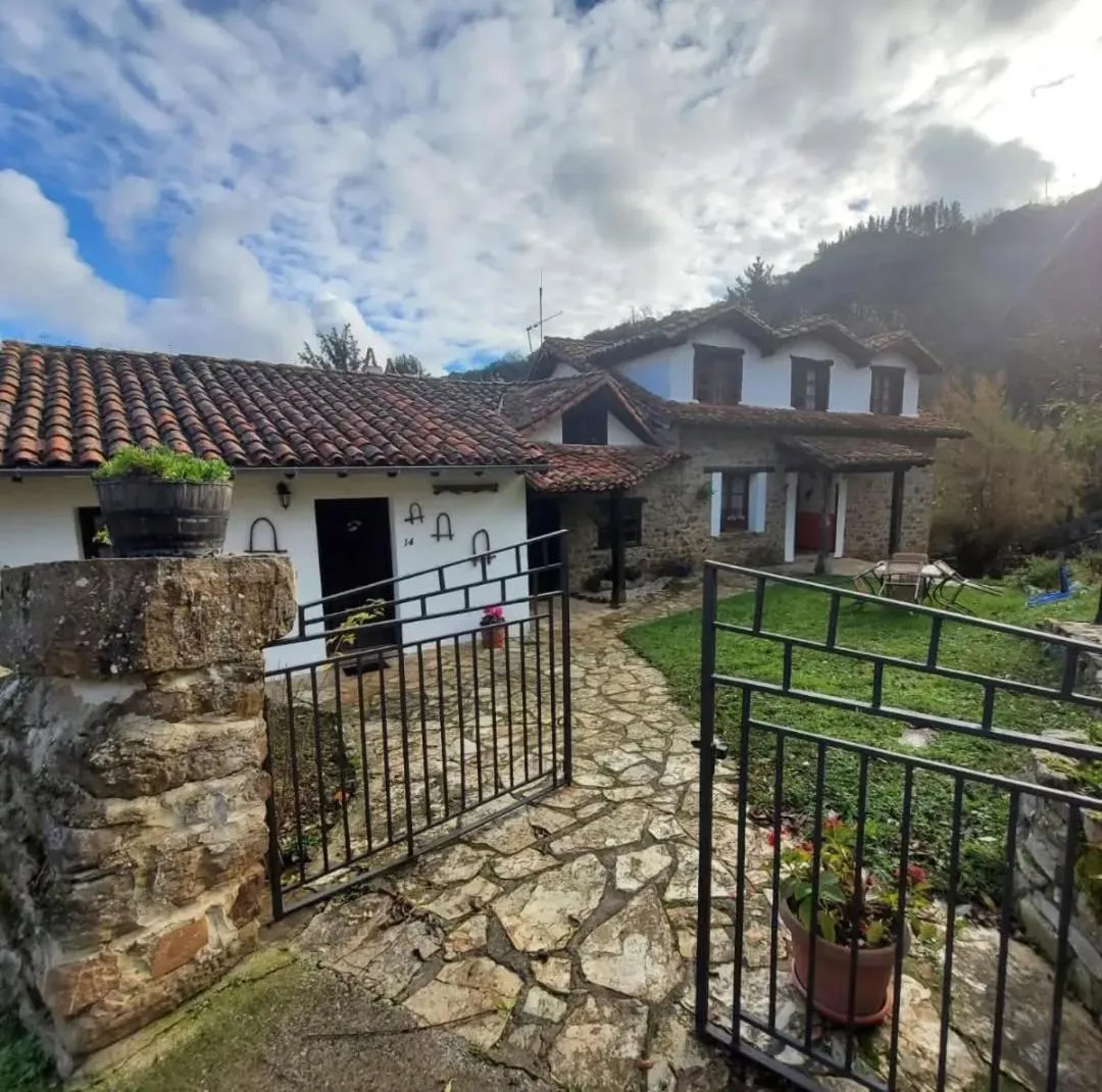 Property building in Viviendas Rurales El Covaju