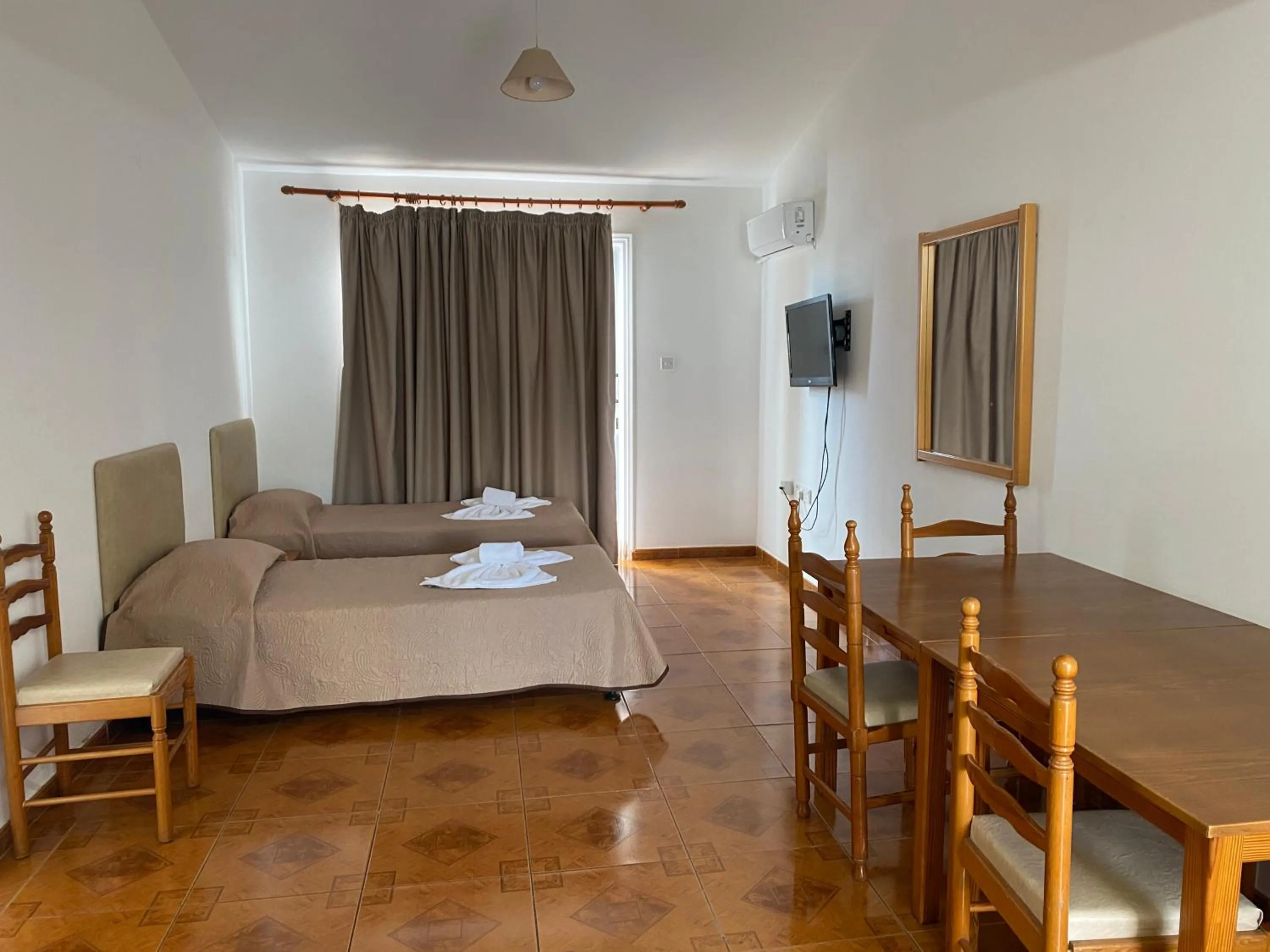 Library, Bed in Alexia Hotel Apartments