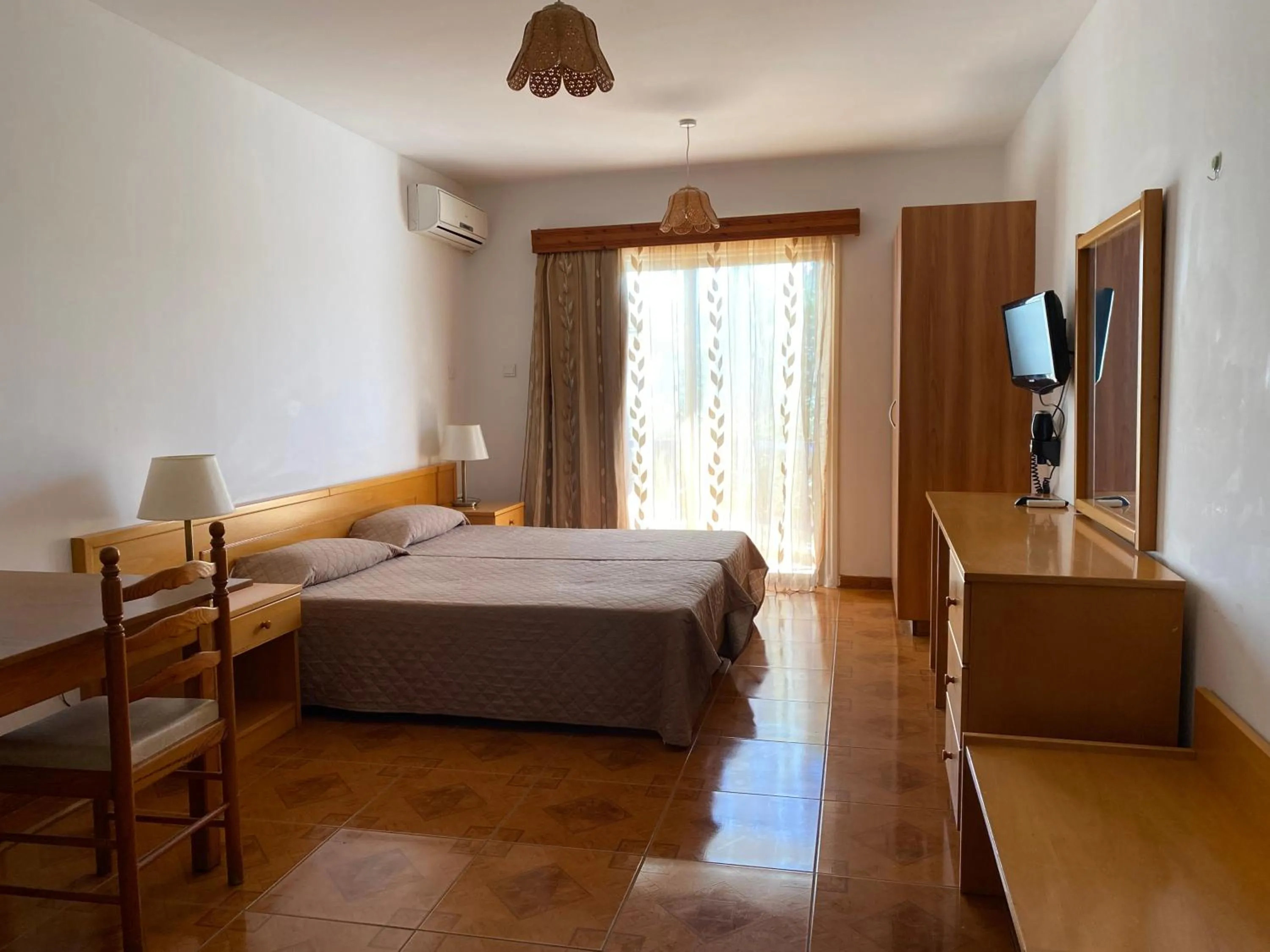 Photo of the whole room, Bed in Alexia Hotel Apartments