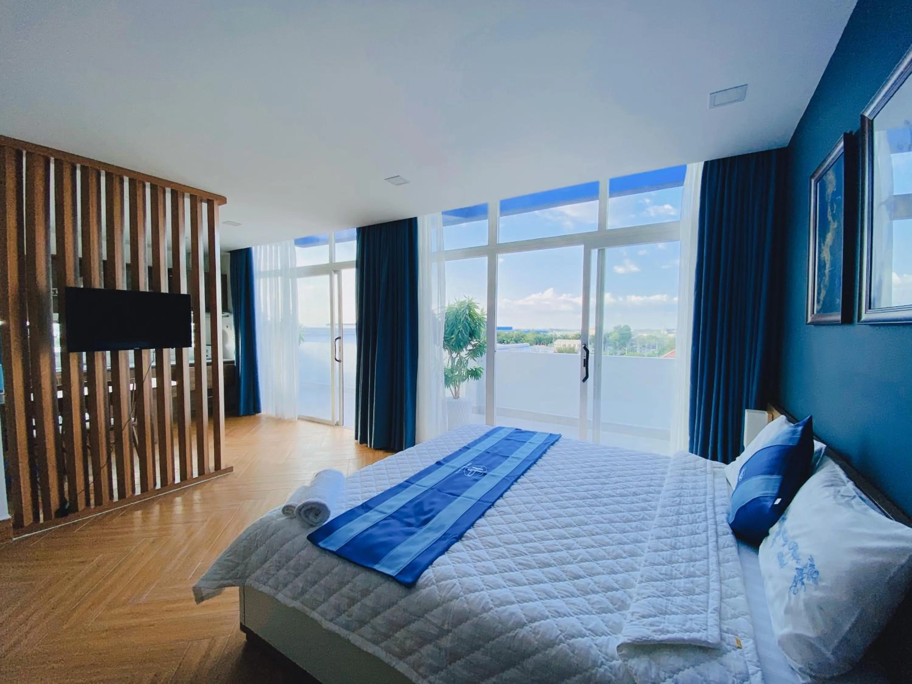 Bed in Hung Phuoc Hotel