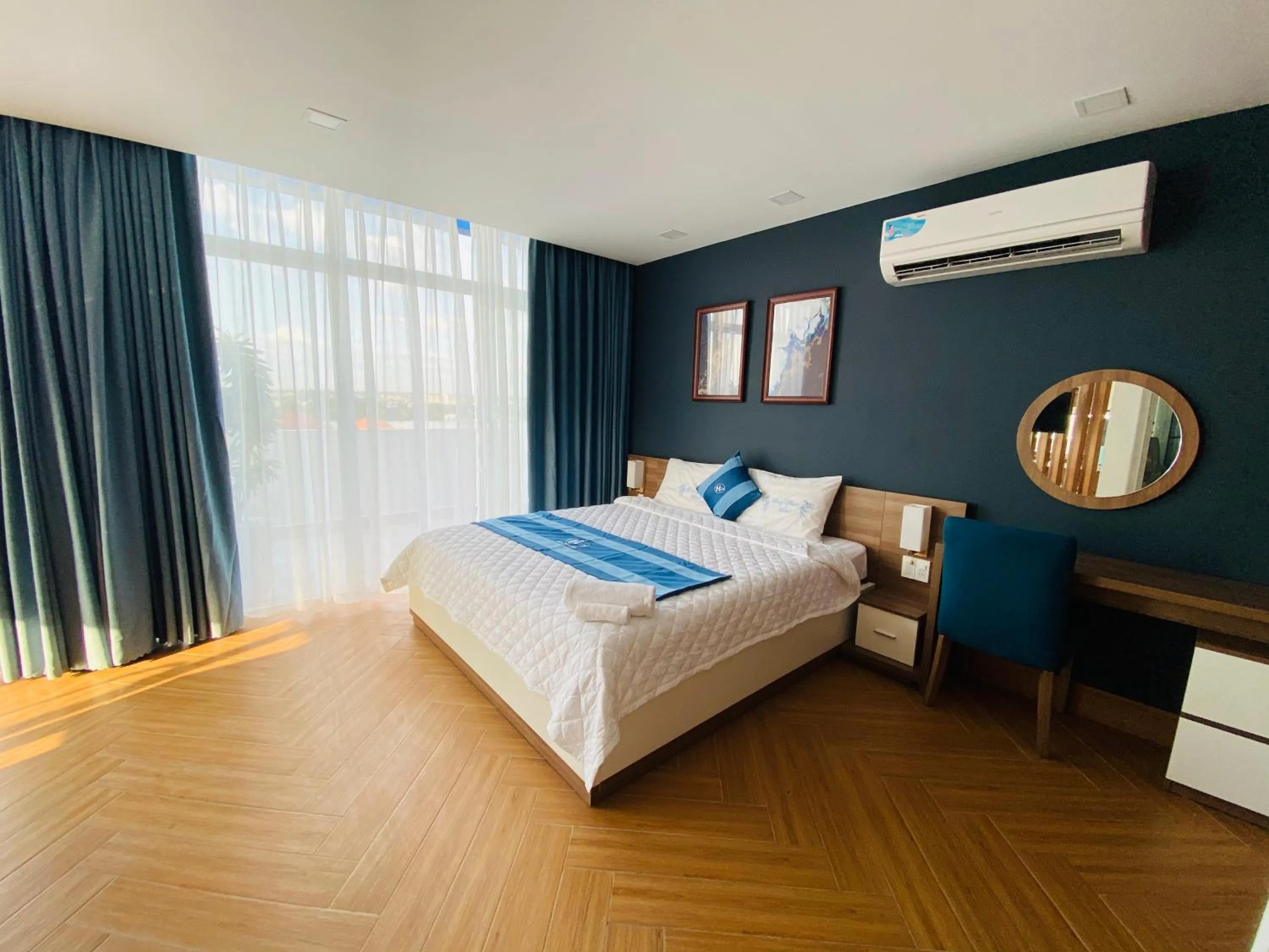 Photo of the whole room, Bed in Hung Phuoc Hotel