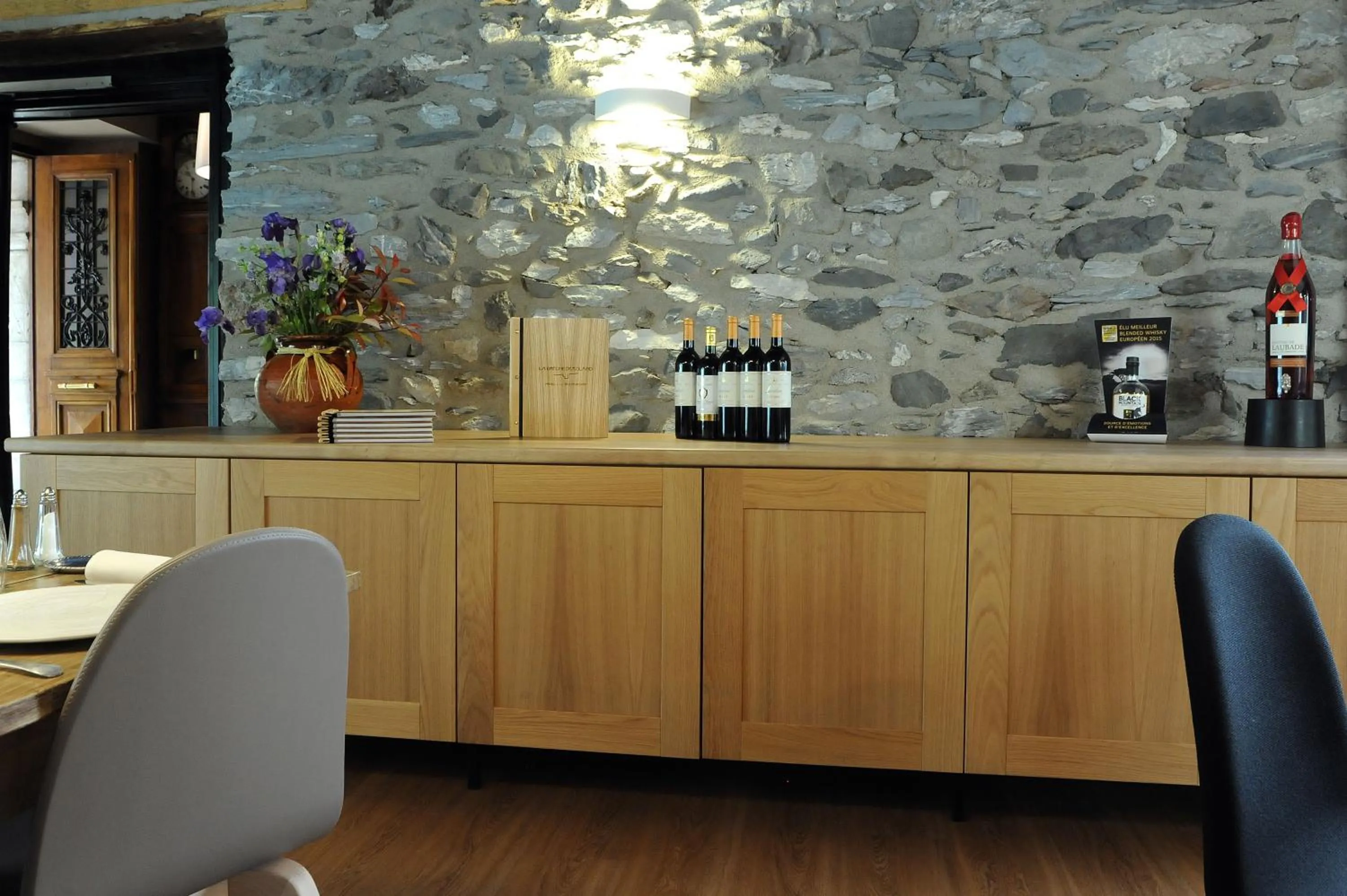 Restaurant/places to eat in Logis Hôtel La Brèche de Roland