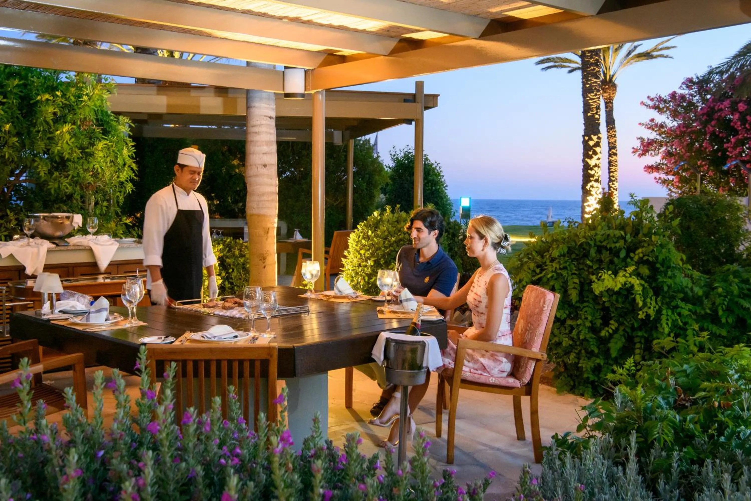 Restaurant/places to eat in Constantinou Bros Athena Beach Hotel