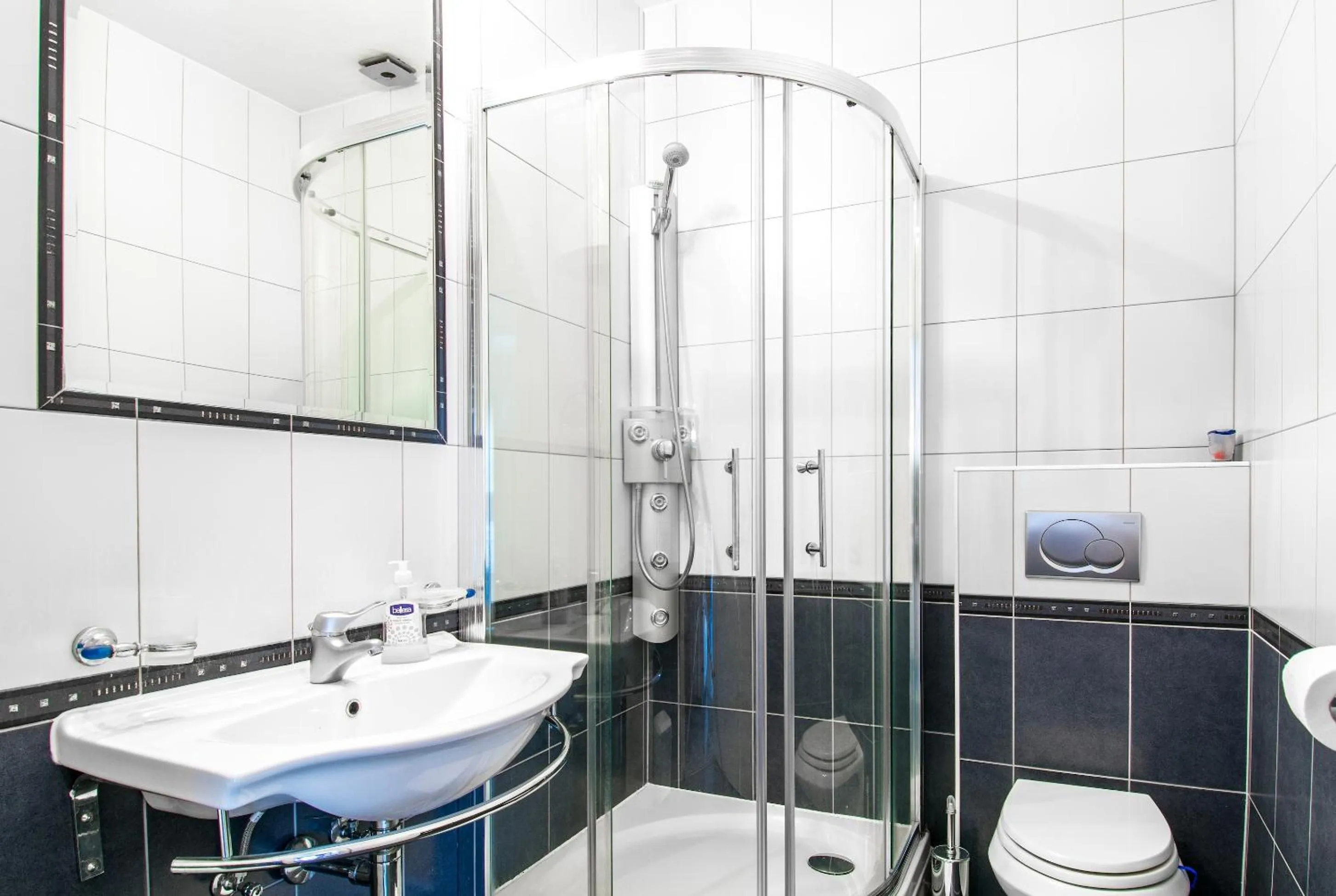 Shower in Apartments Duje