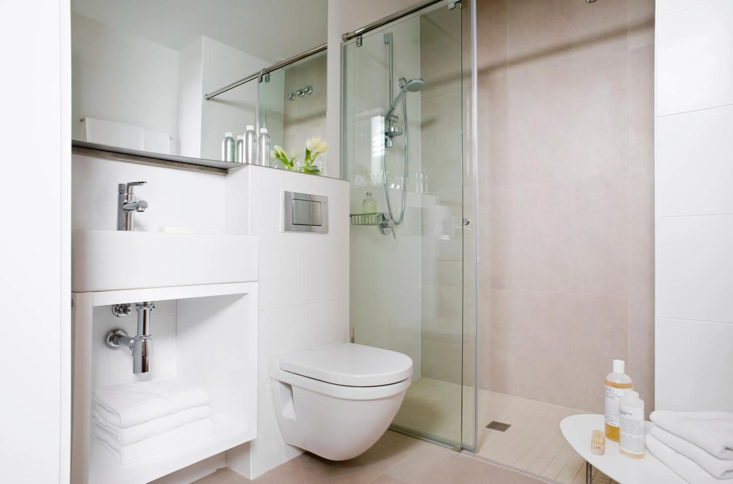 Shower in Eric Vökel Boutique Apartments - BCN Suites