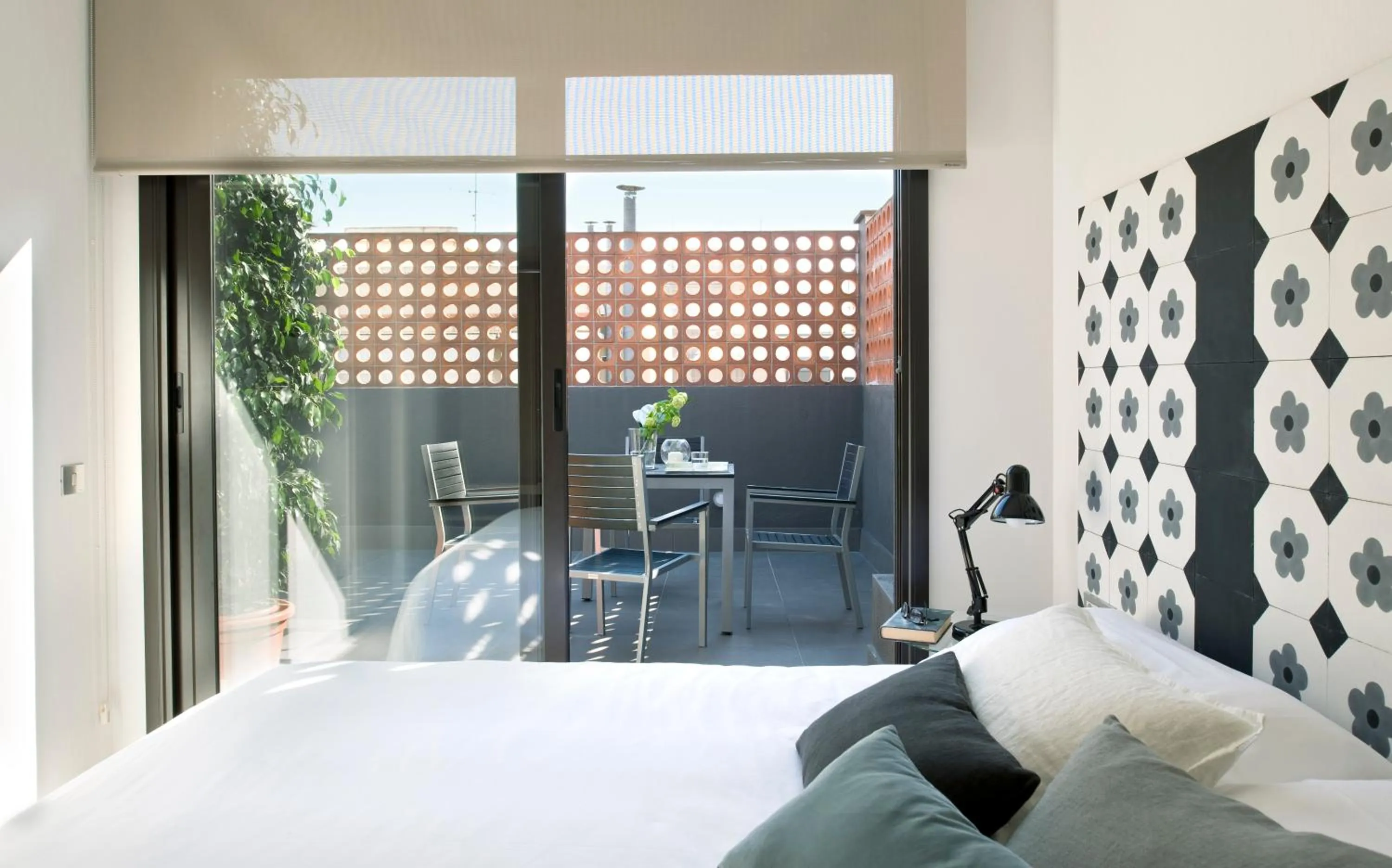 Bed in Eric Vökel Boutique Apartments - BCN Suites