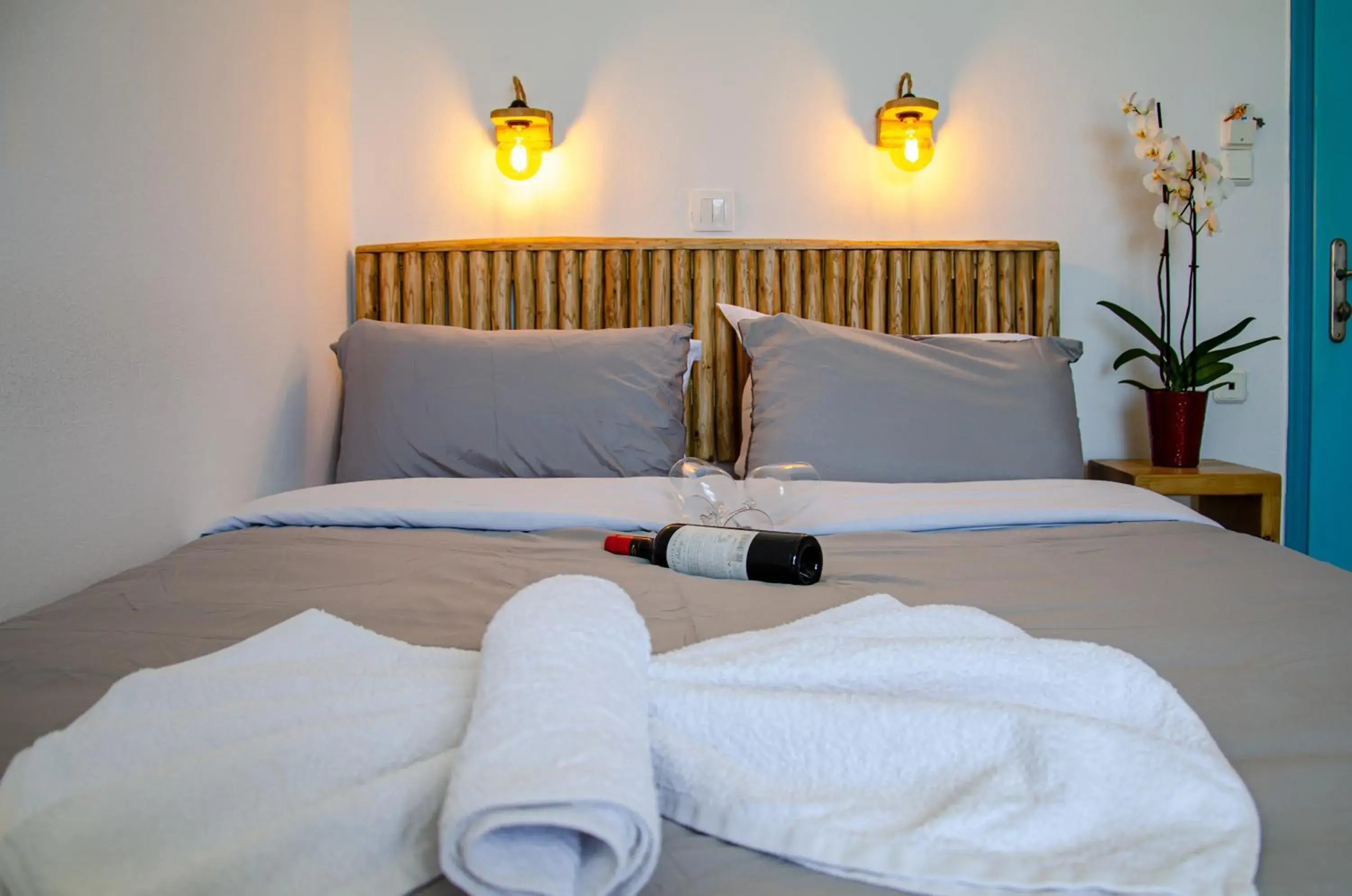 Double Room with Balcony and Sea View in Hotel Livadia Double Room with Balcony and Sea View in Hotel Livadia