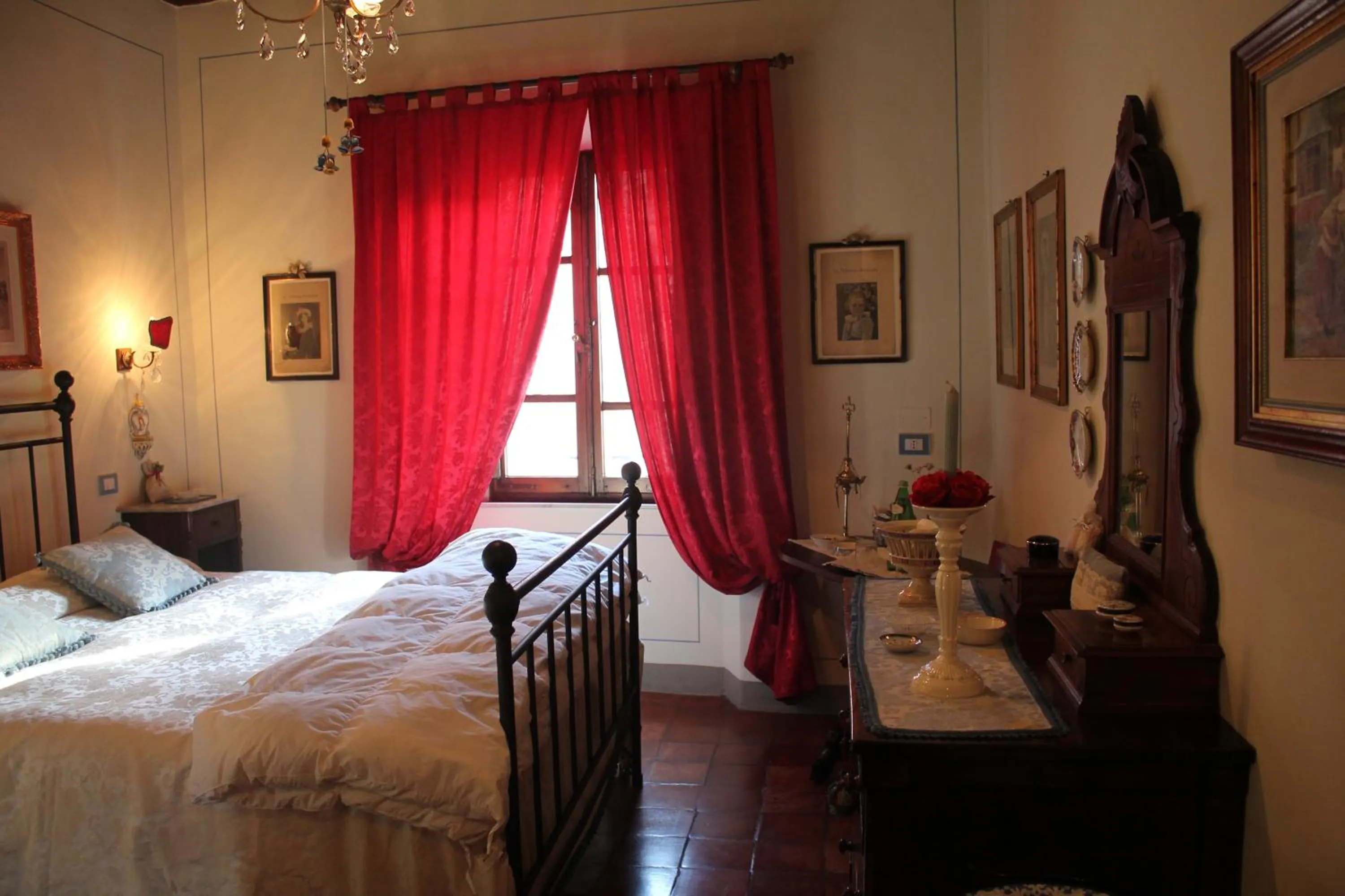 Photo of the whole room, Bed in Palazzo Palesa