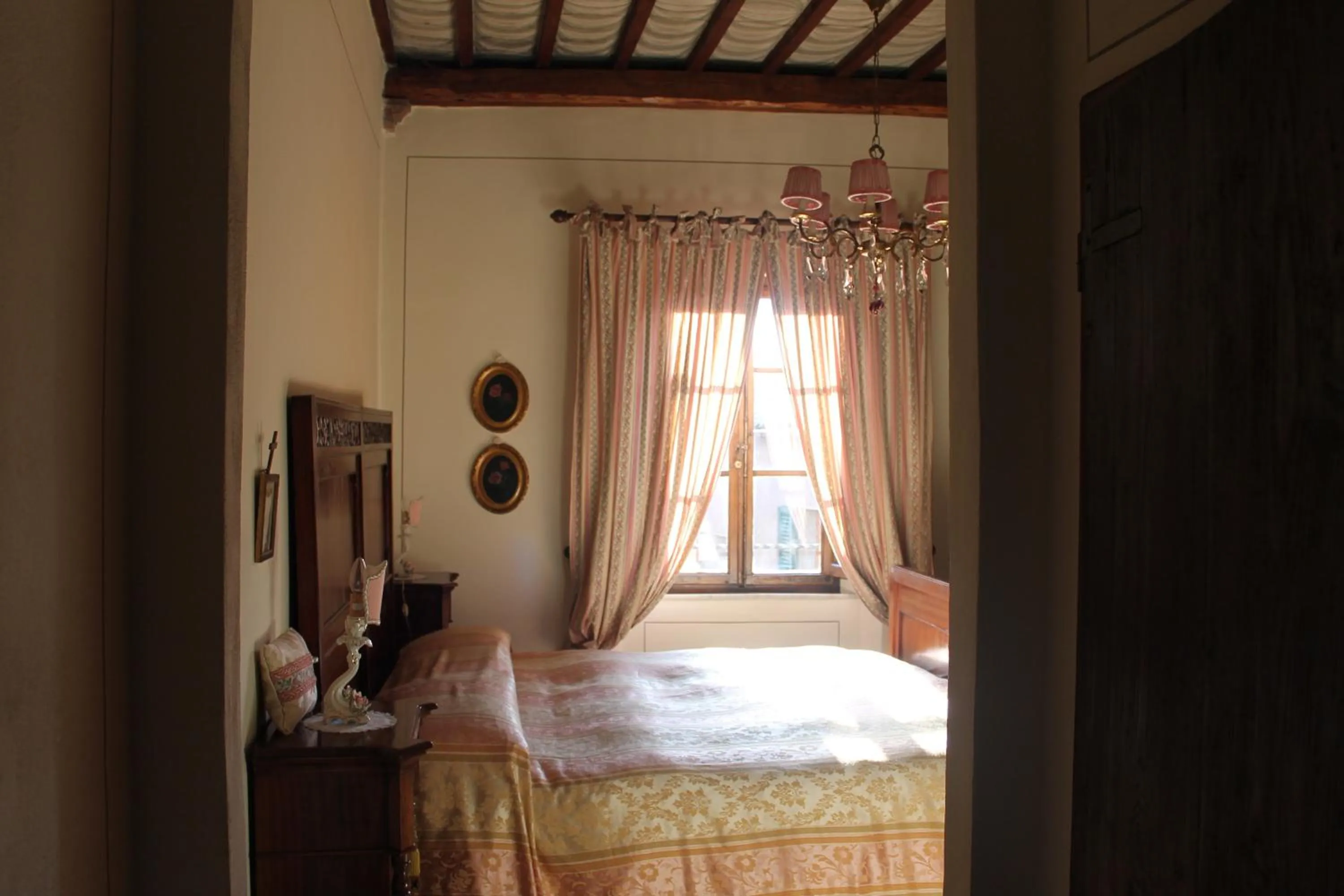Photo of the whole room, Bed in Palazzo Palesa