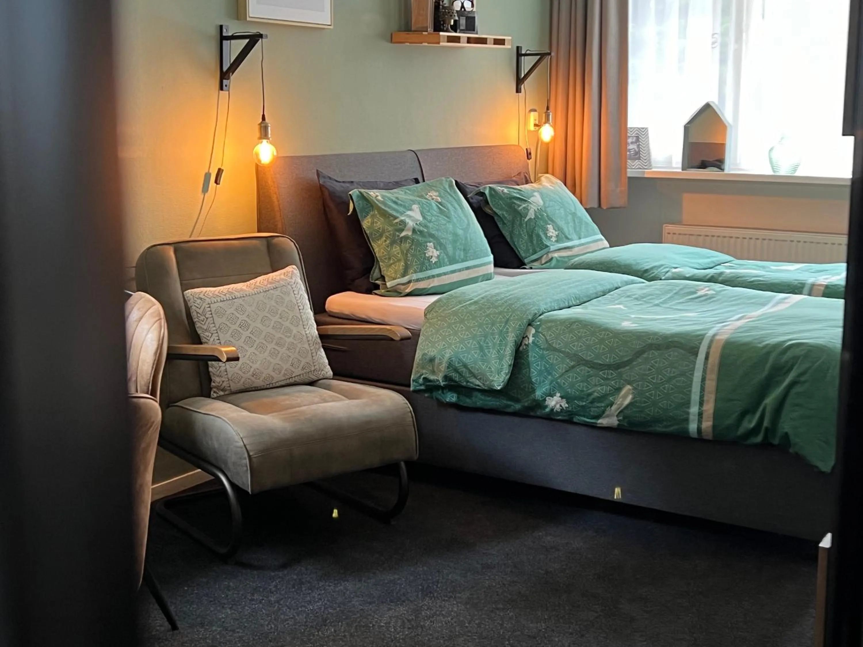 Photo of the whole room, Bed in De Drie Berken