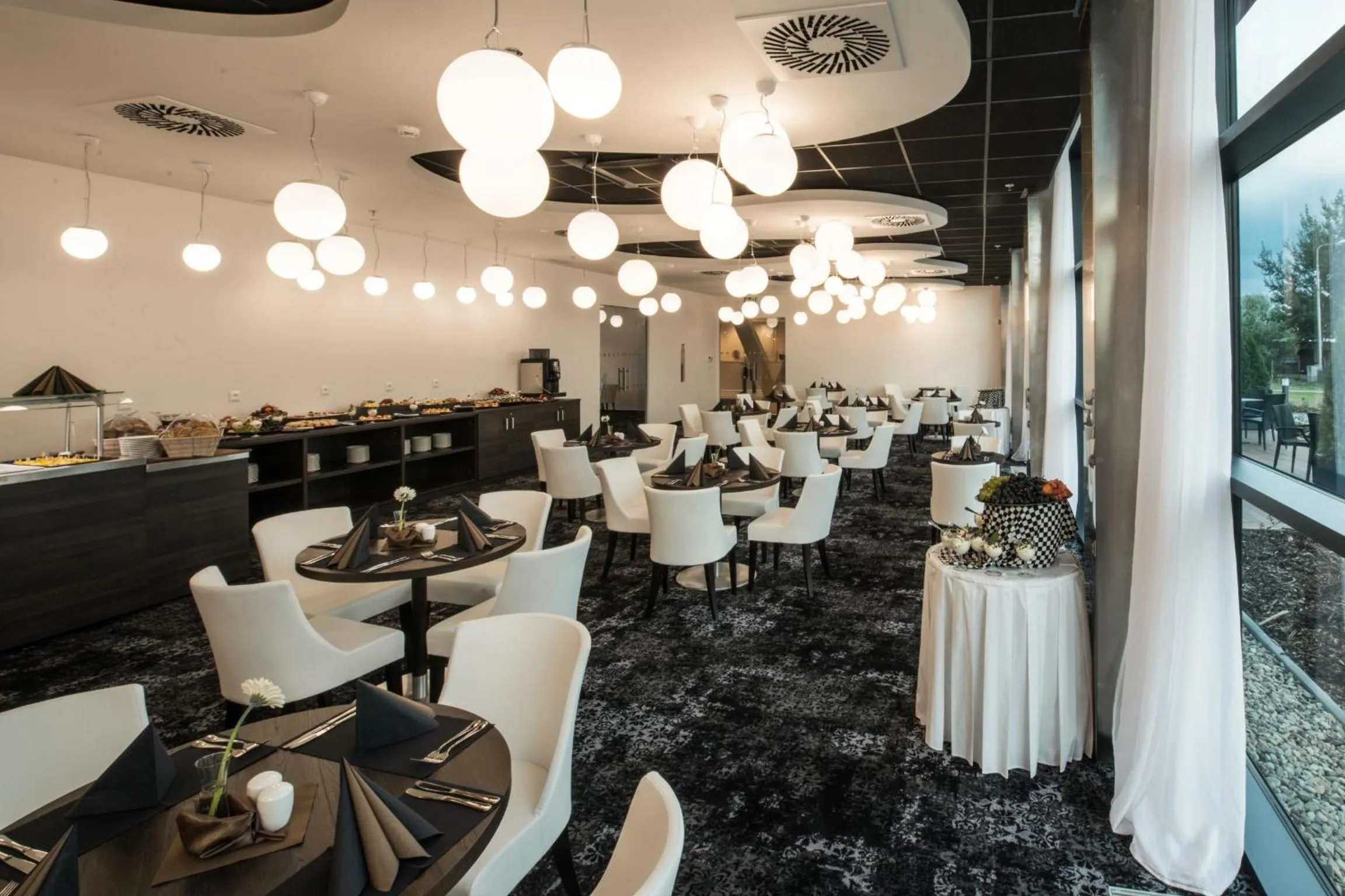 Restaurant/places to eat in Grid Hotel