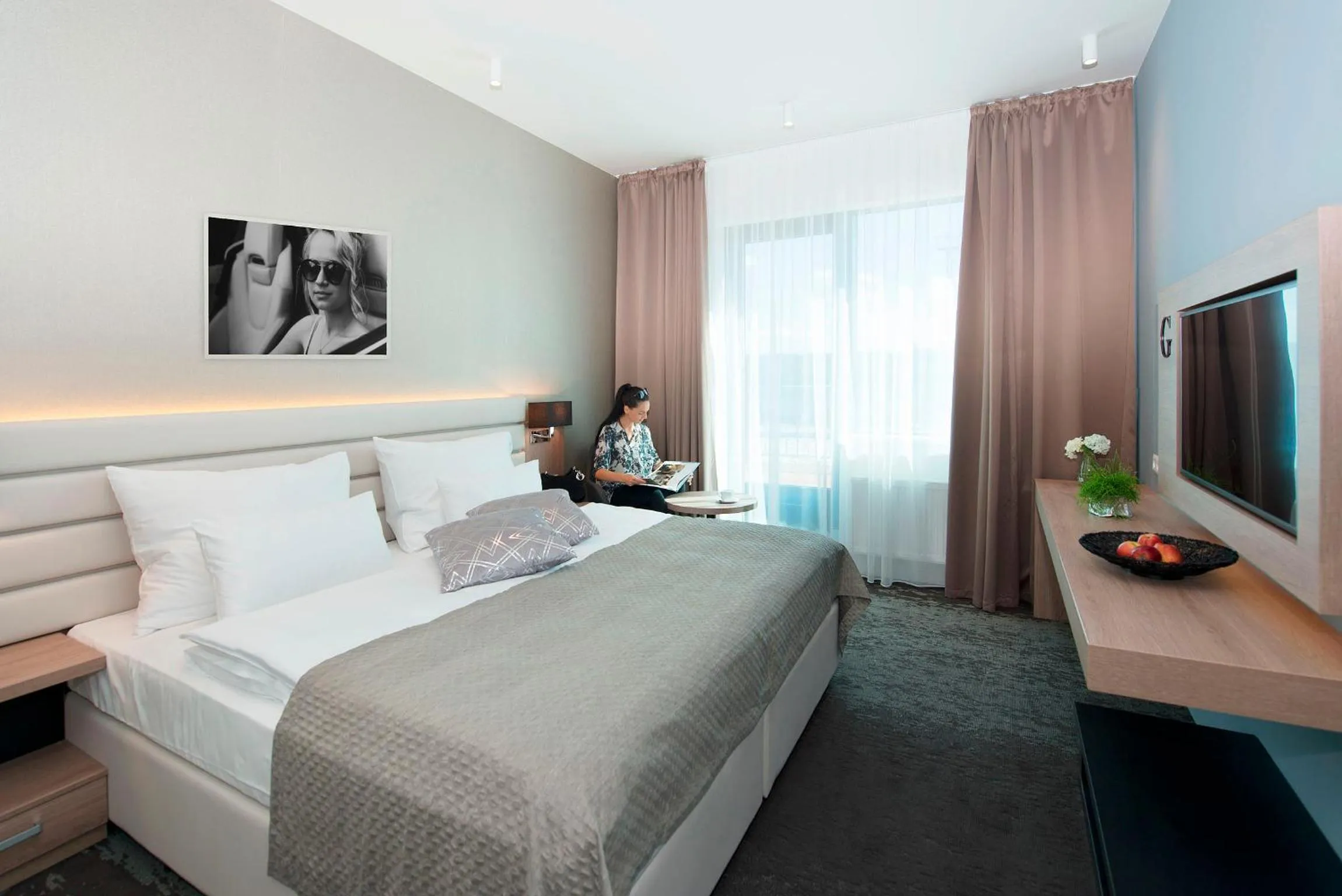 Photo of the whole room, Bed in Grid Hotel