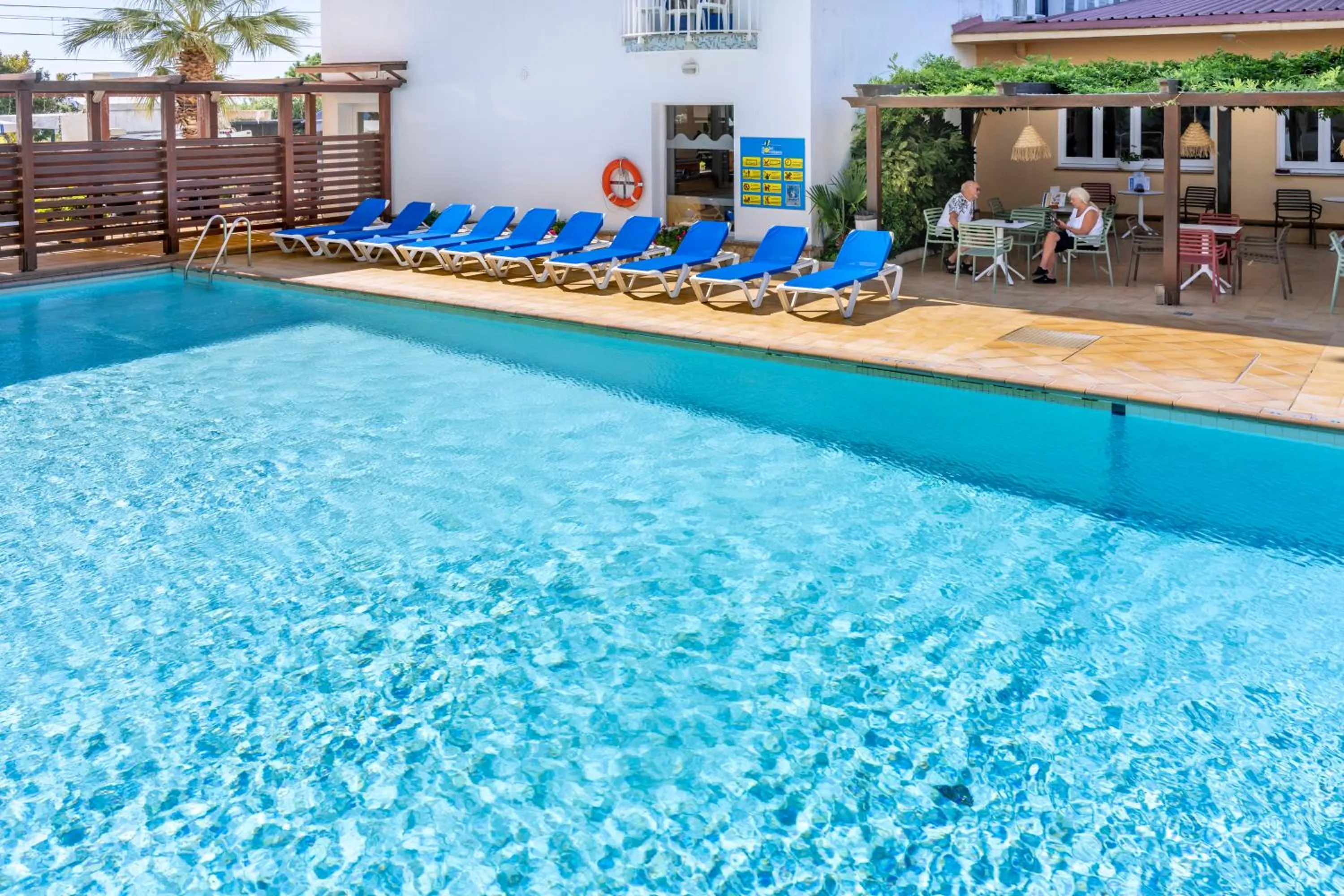 Swimming pool in Hotel Sorrabona