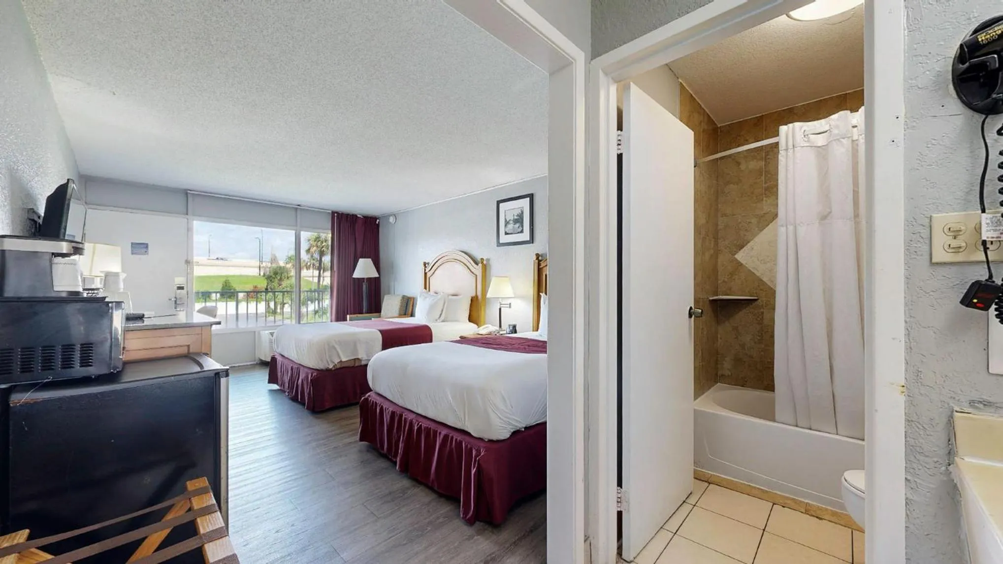 Bed in Days Inn by Wyndham Orlando Downtown