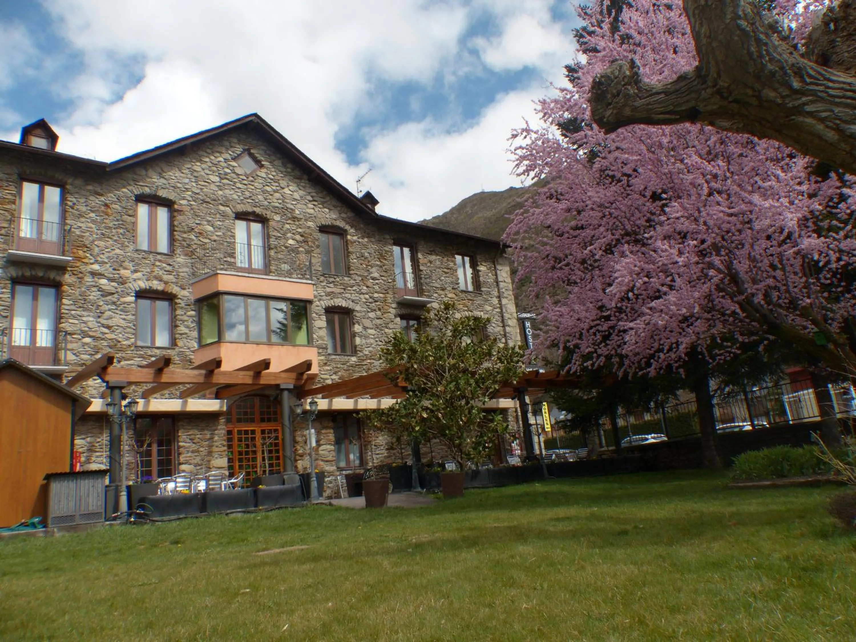 Property building in Hostal Vall D'Aneu by Arcas & Sambola