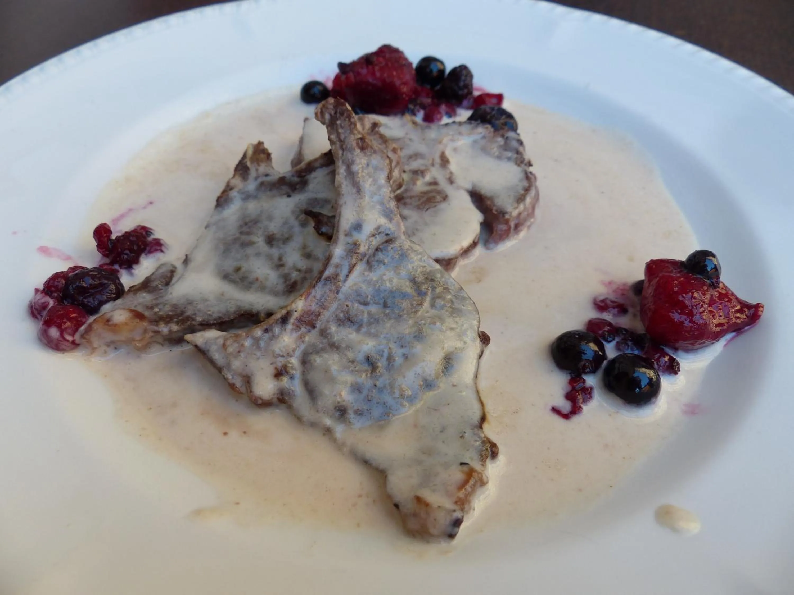 Food and drinks in Hostal Vall D'Aneu by Arcas & Sambola