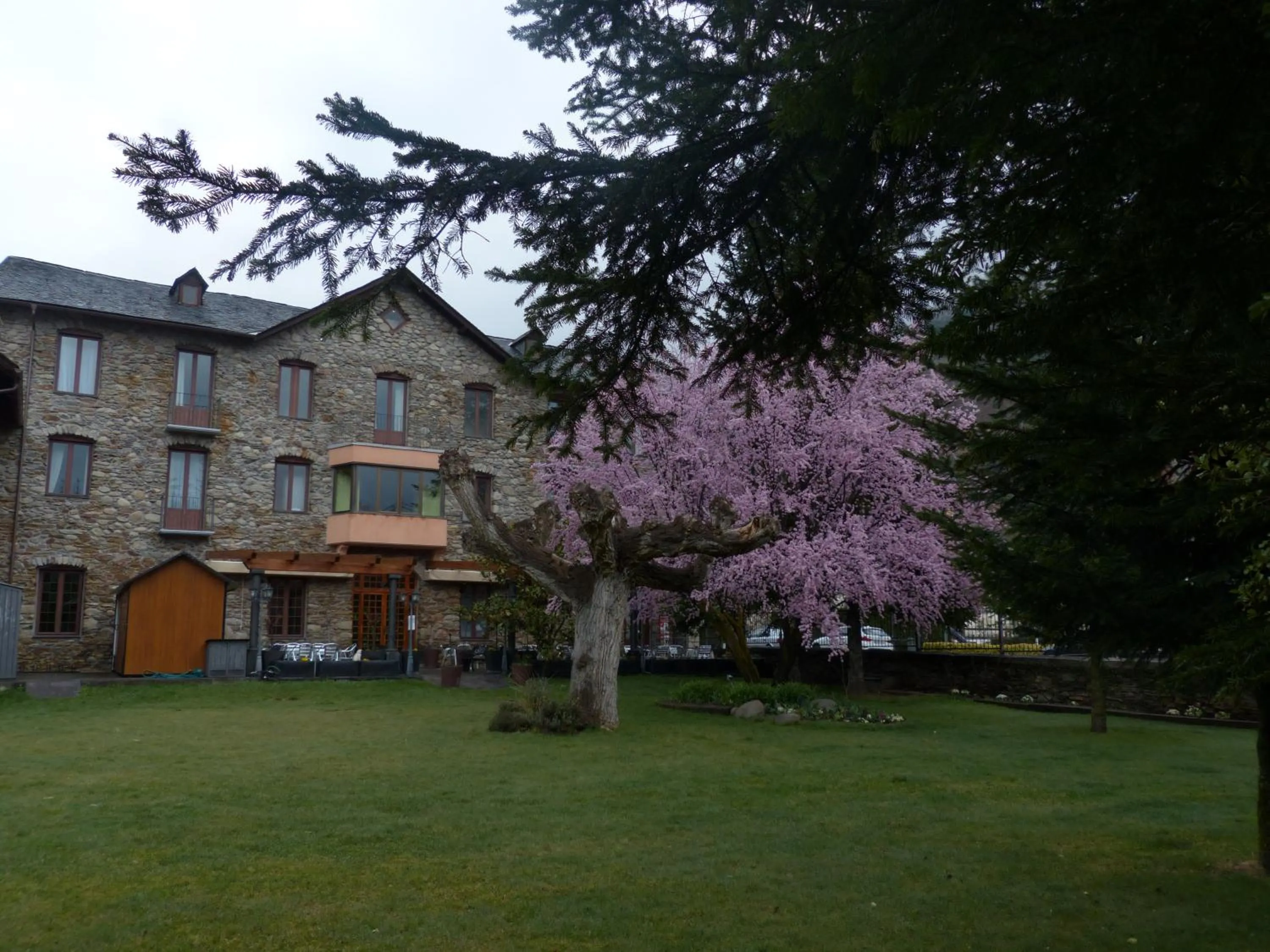 Property building in Hostal Vall D'Aneu by Arcas & Sambola